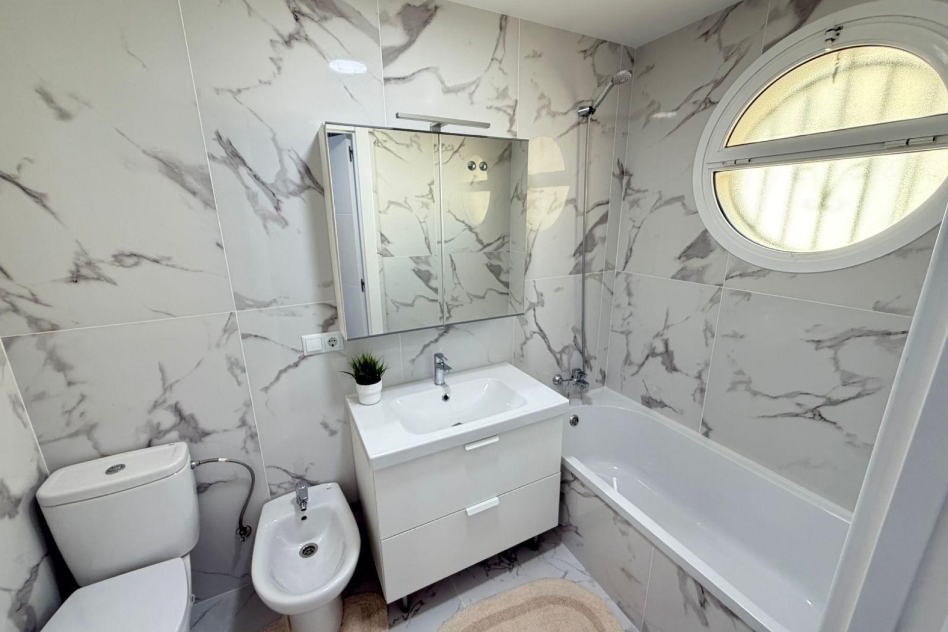 Resale - Villa / Semi semi-detached -
Torrevieja - Cabo Cervera