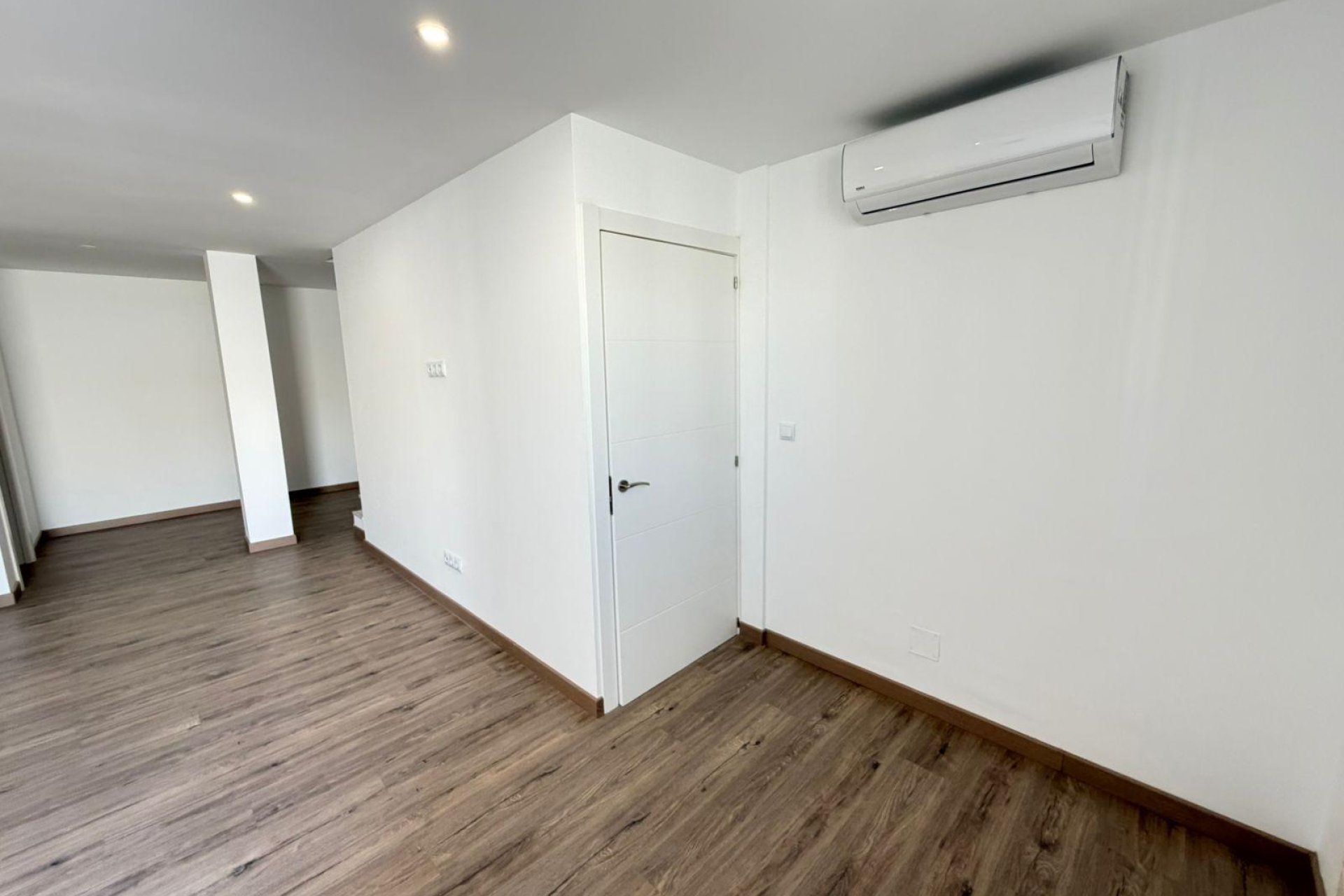 Resale - Villa / Semi semi-detached -
Torrevieja - Cabo Cervera