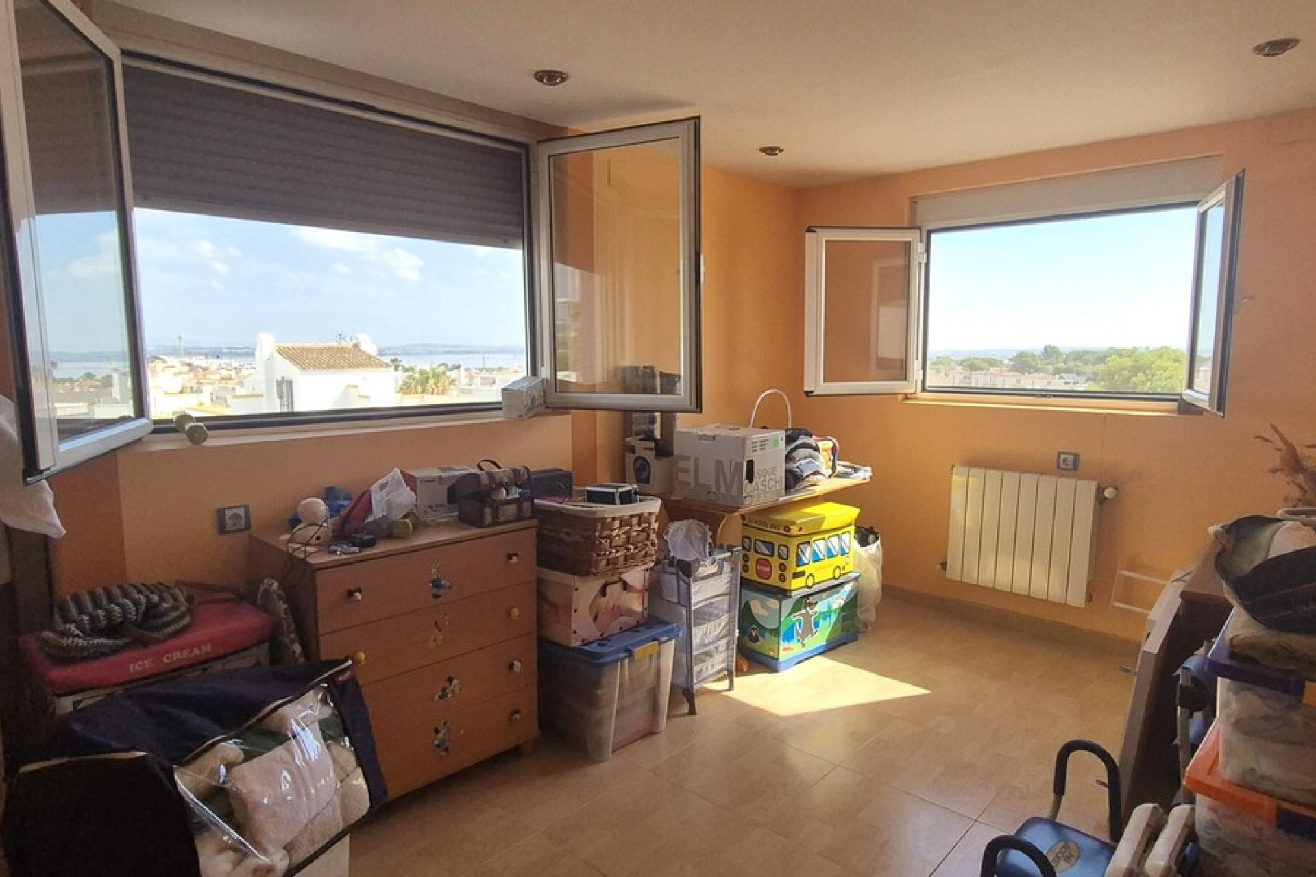 Resale - Villa / Semi semi-detached -
Torrevieja - Costa Blanca