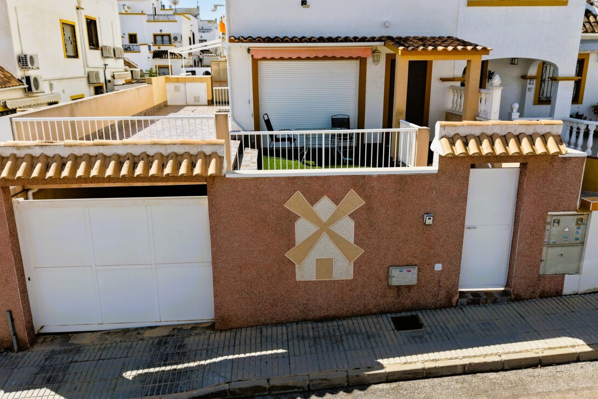 Resale - Villa / Semi semi-detached -
Torrevieja - Costa Blanca