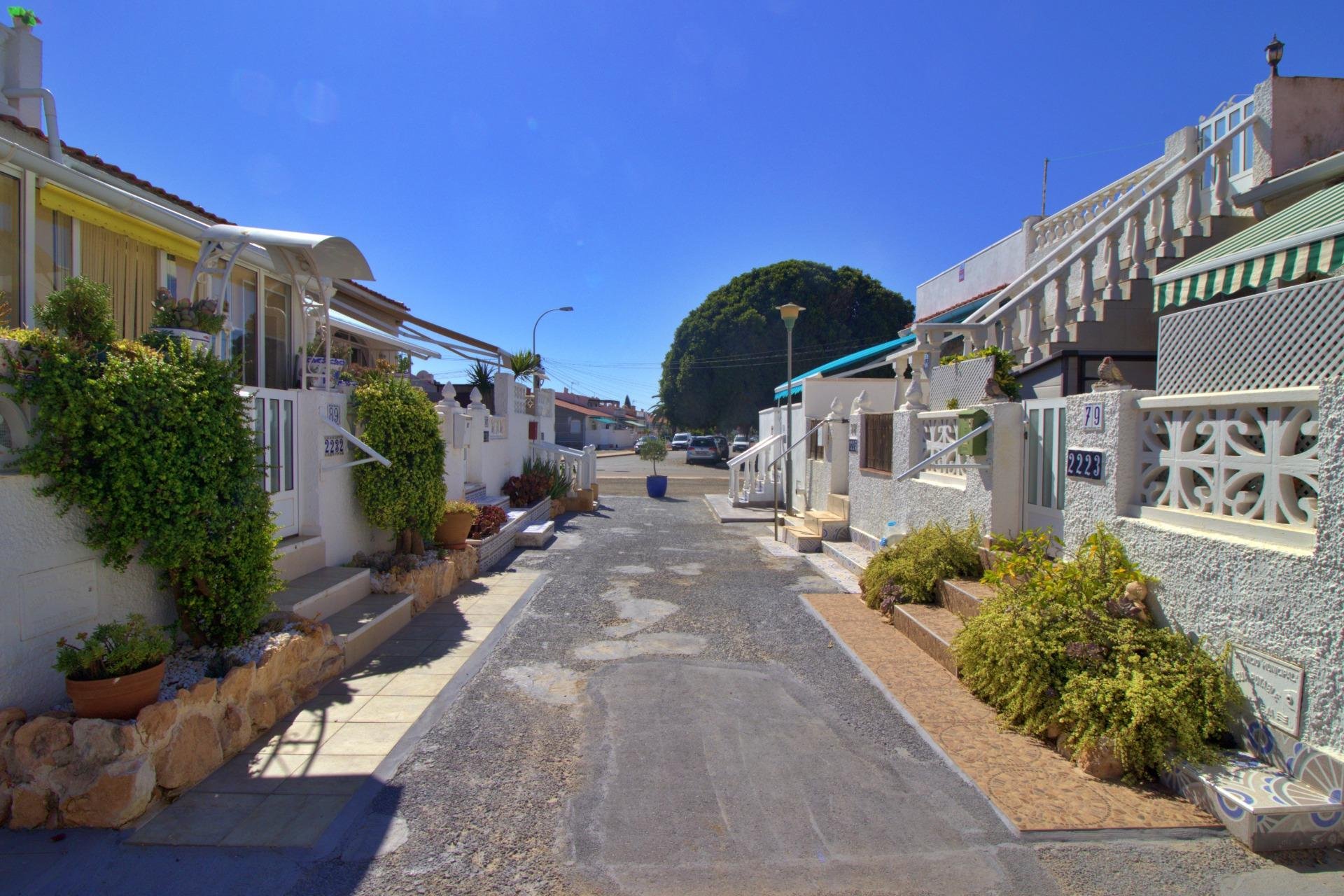 Resale - Villa / Semi semi-detached -
Torrevieja - San Luis