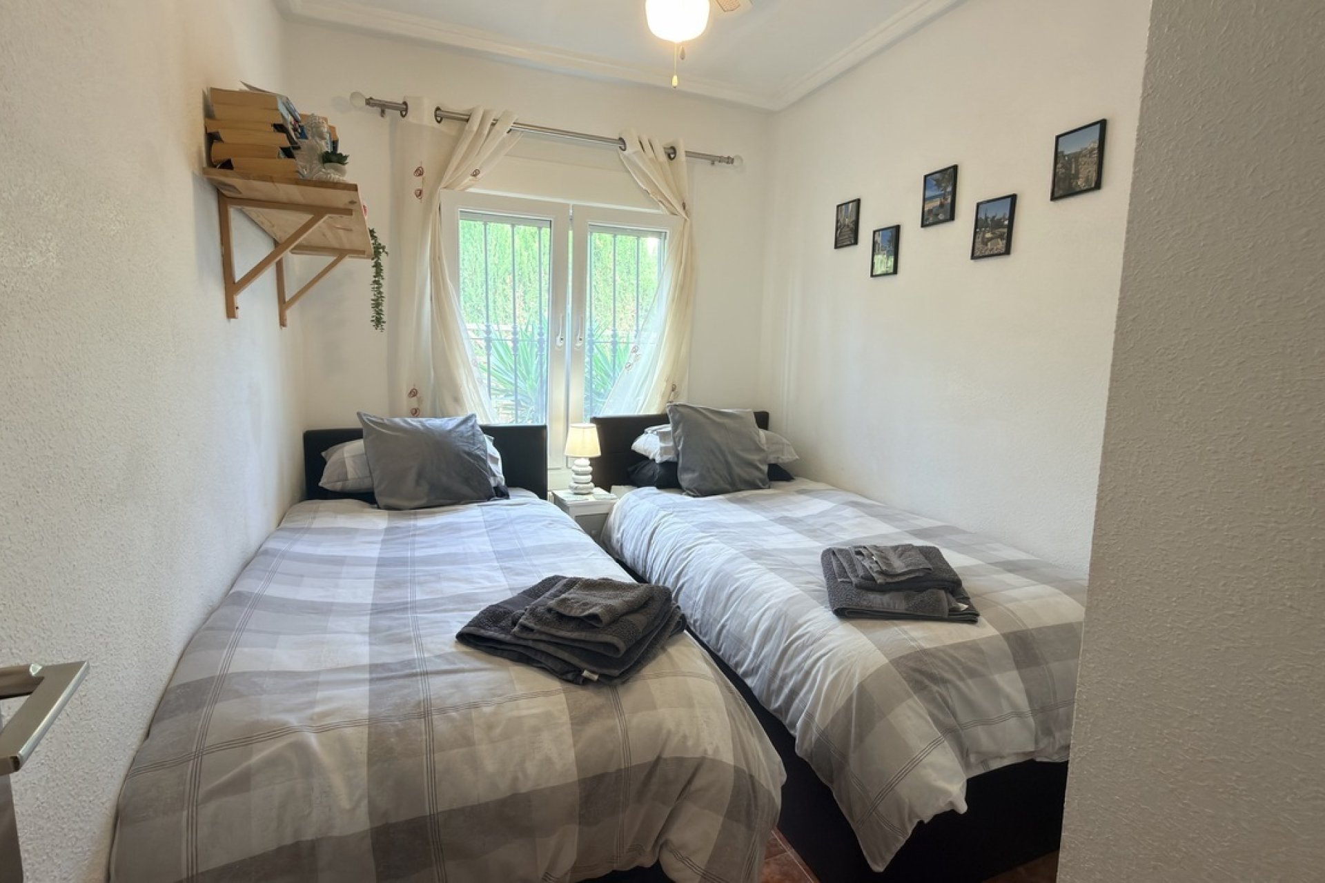 Resale - Villa / Semi semi-detached -
Villamartin - Costa Blanca