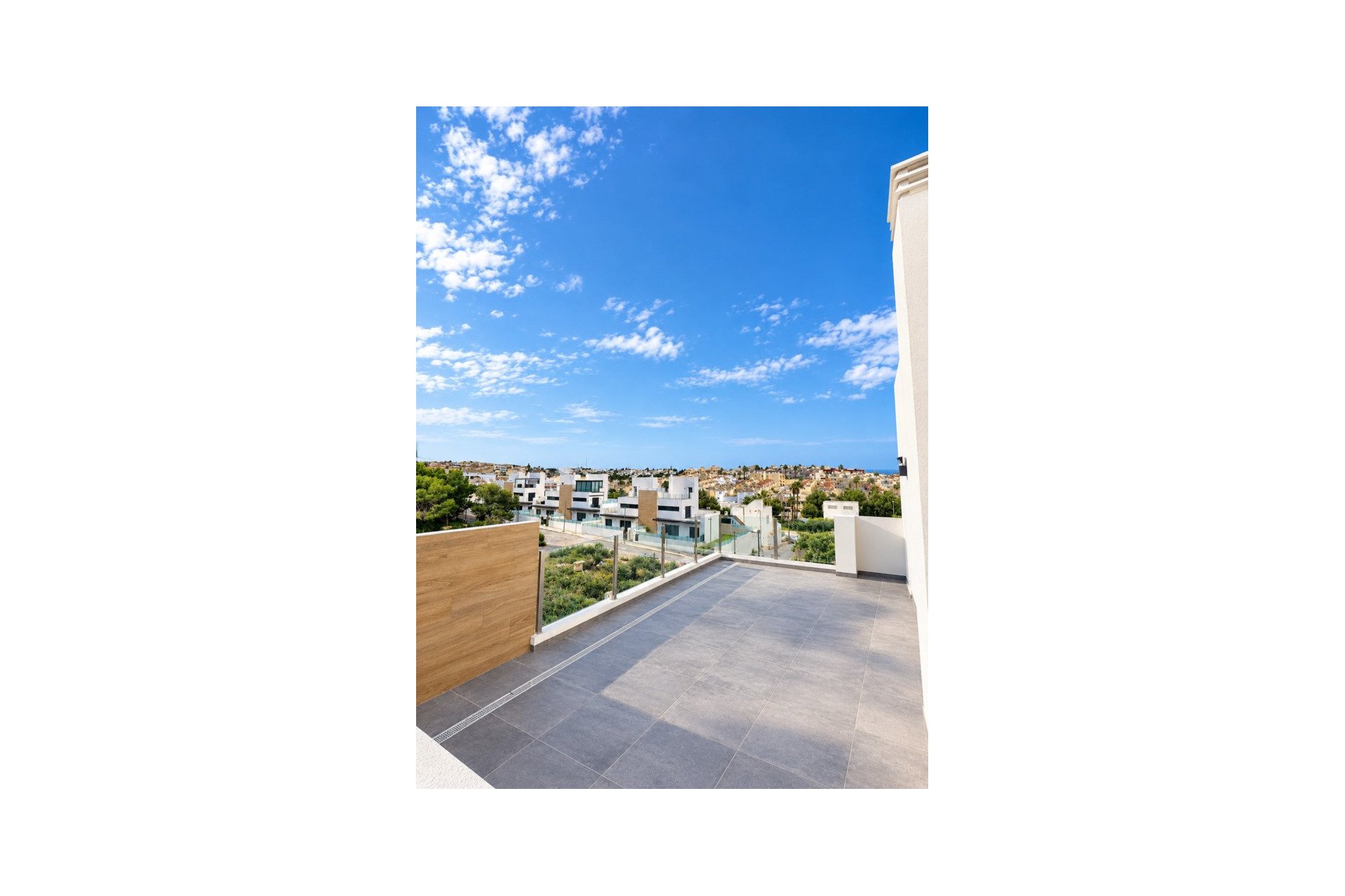 Resale - Villa / Semi semi-detached -
Villamartin - Costa Blanca
