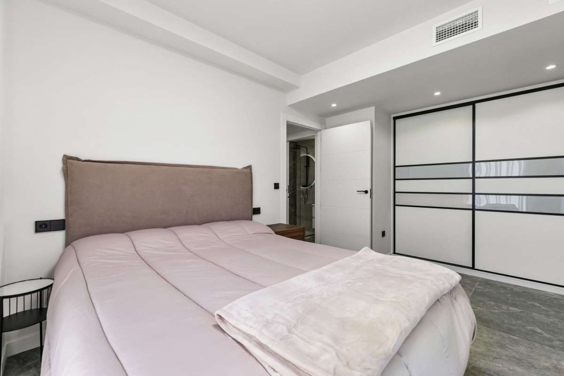 Resale - Villa -
Torre de la Horadada - Costa Blanca
