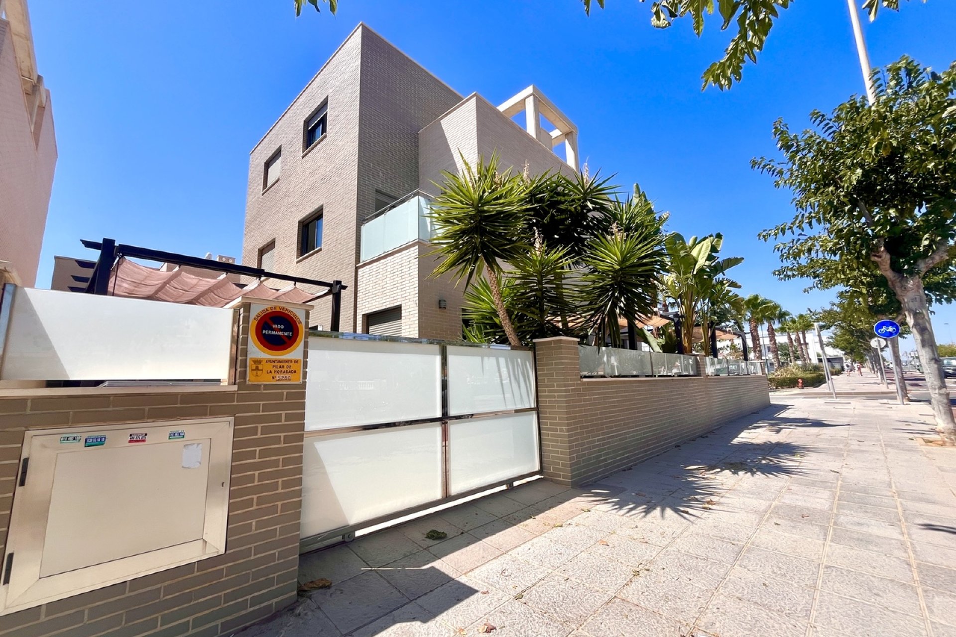 Resale - Villa -
Torre de la Horadada - Costa Blanca