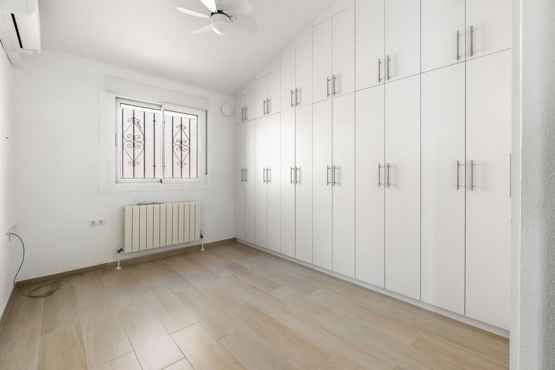 Resale - Villa -
Torre de la Horadada - Costa Blanca