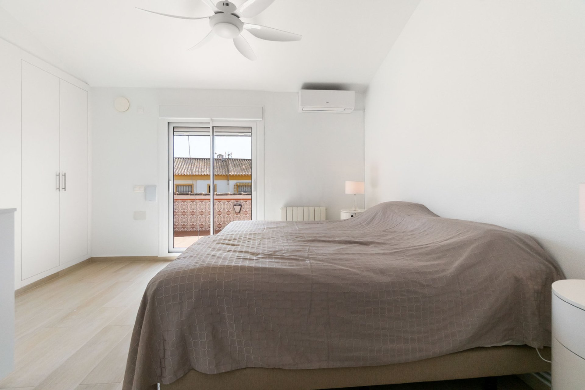 Resale - Villa -
Torre de la Horadada - Costa Blanca