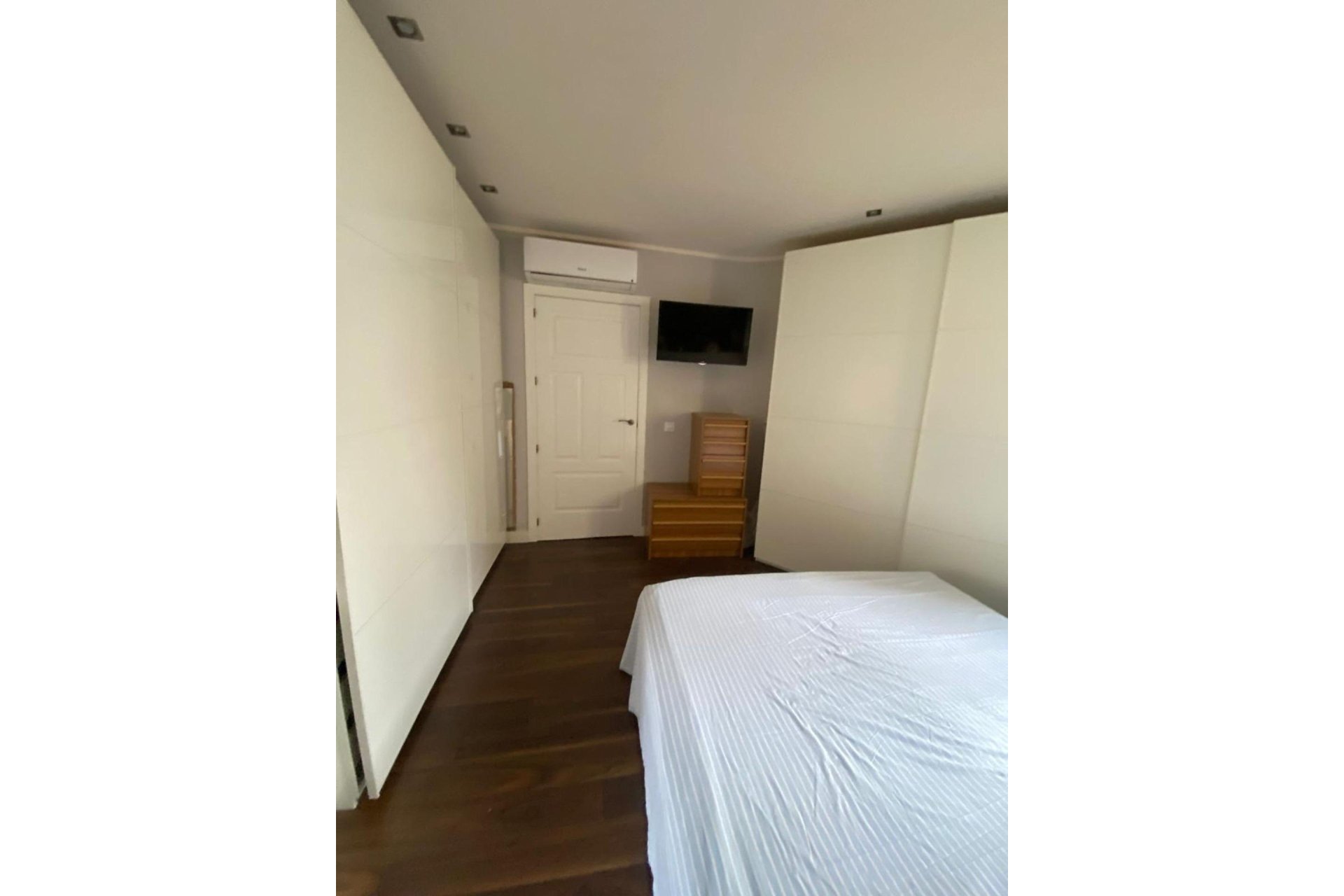 Resale - Villa -
Torrevieja - Centro - Muelle Pesquero