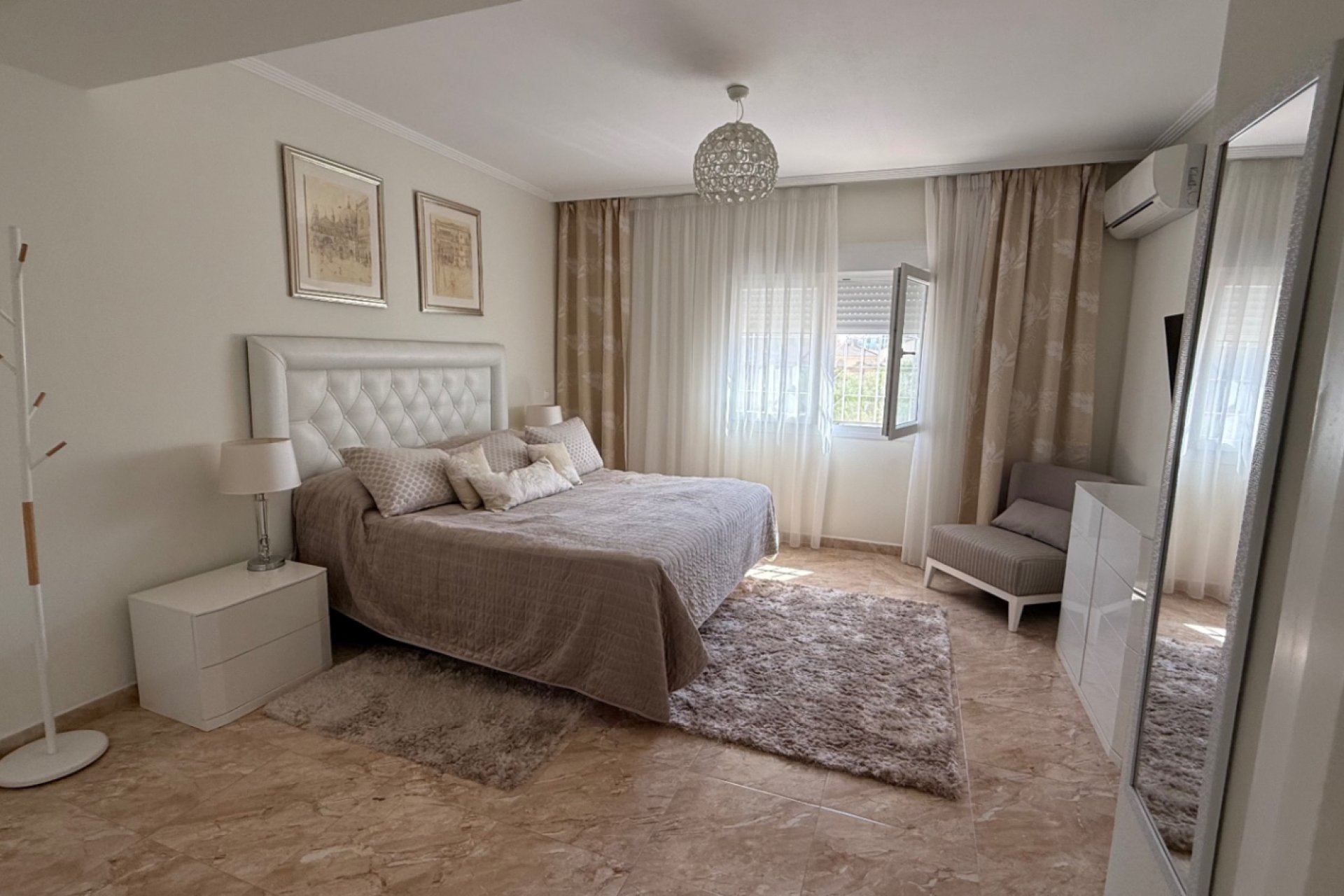 Resale - Villa -
Torrevieja - Costa Blanca