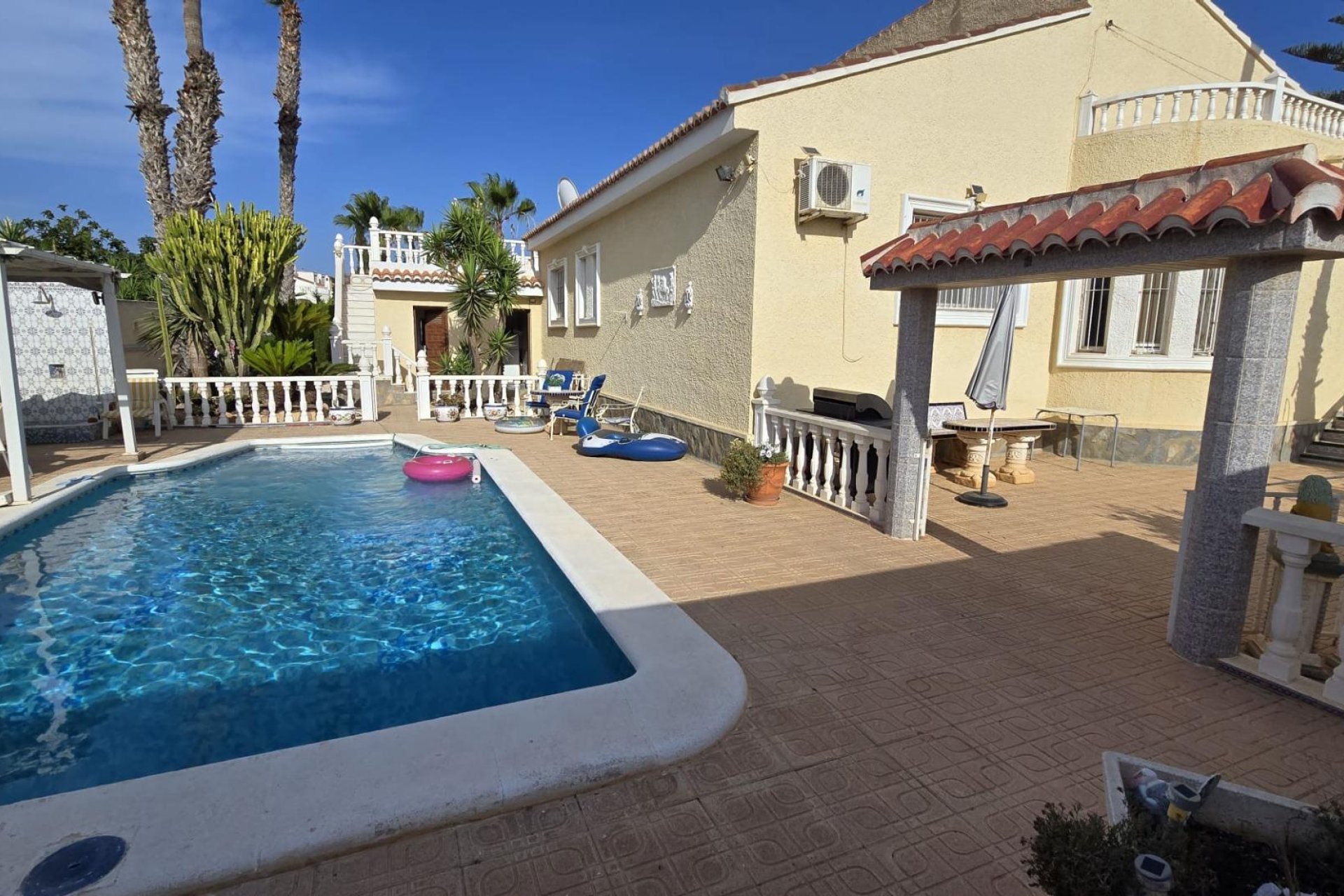 Resale - Villa -
Torrevieja - Costa Blanca