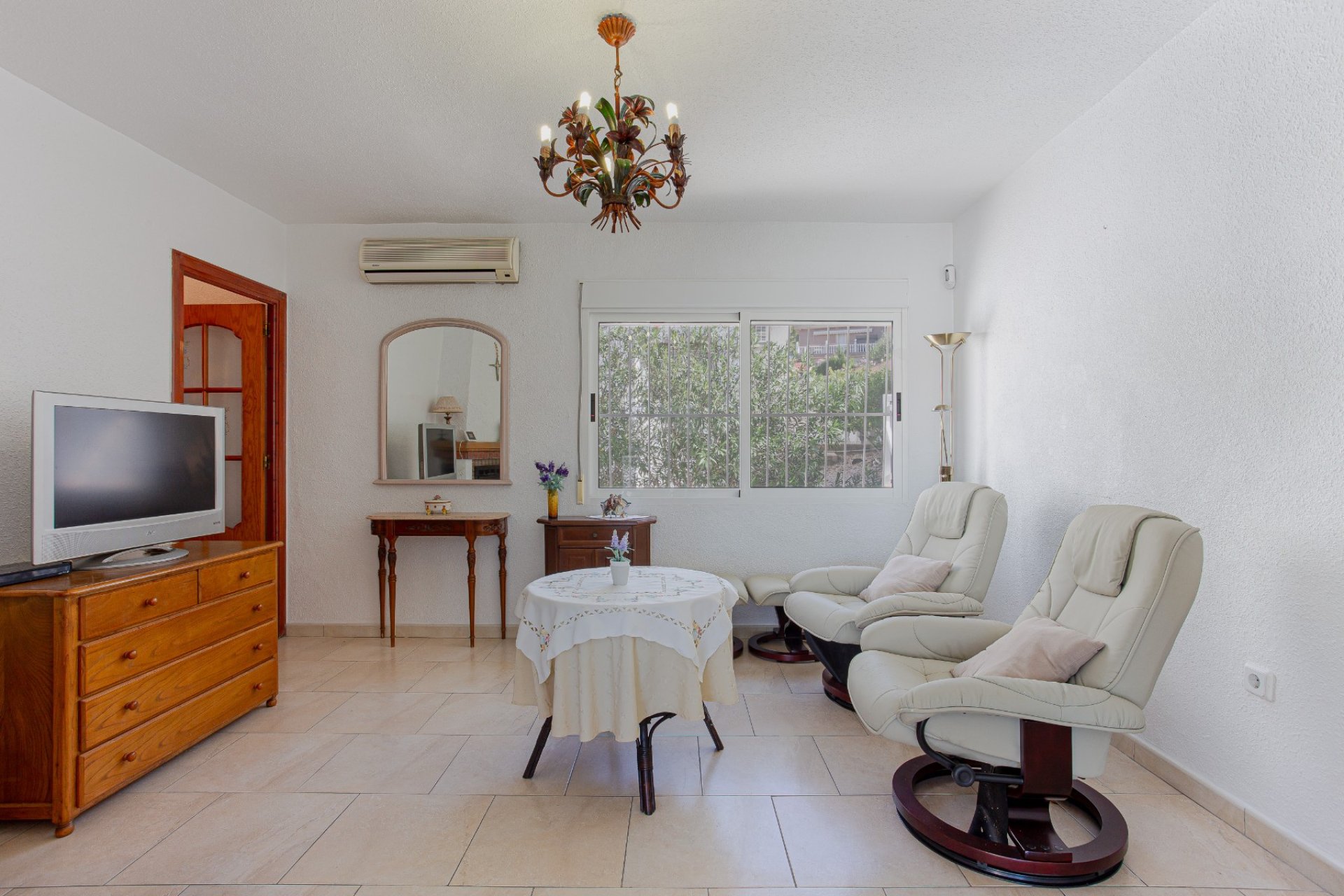 Resale - Villa -
Torrevieja - Costa Blanca