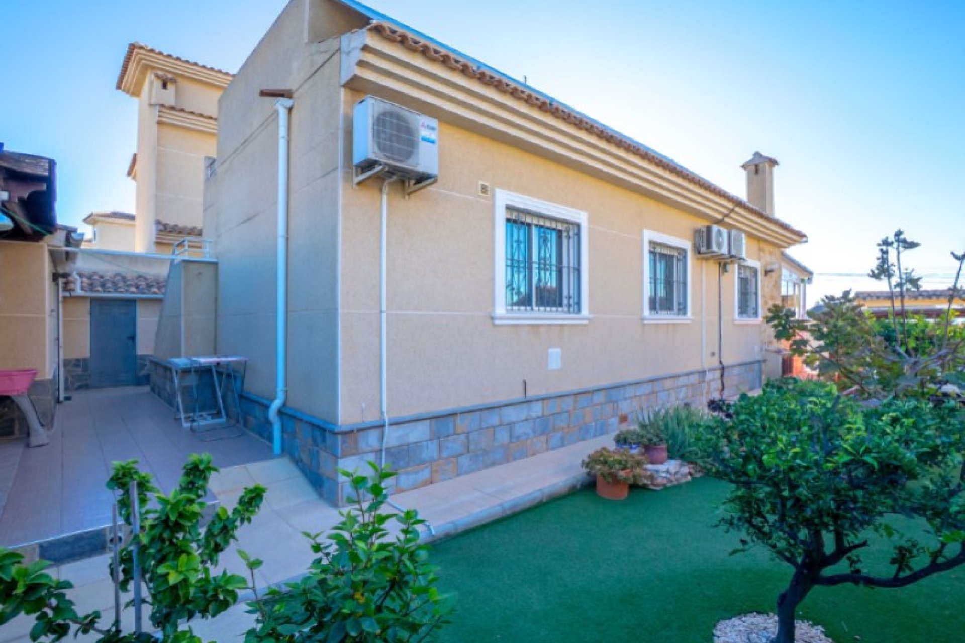 Resale - Villa -
Torrevieja - Costa Blanca