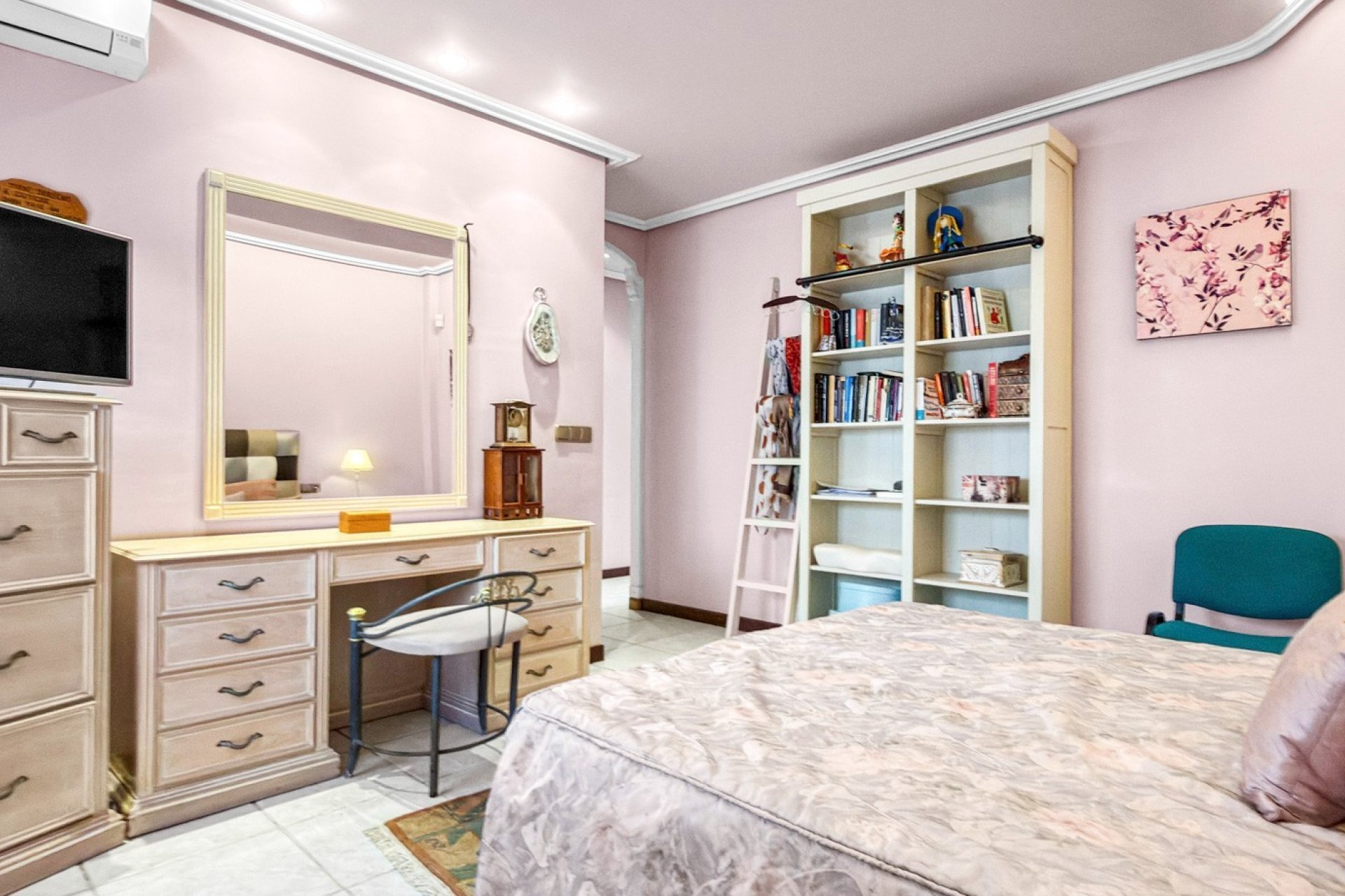 Resale - Villa -
Torrevieja - Costa Blanca