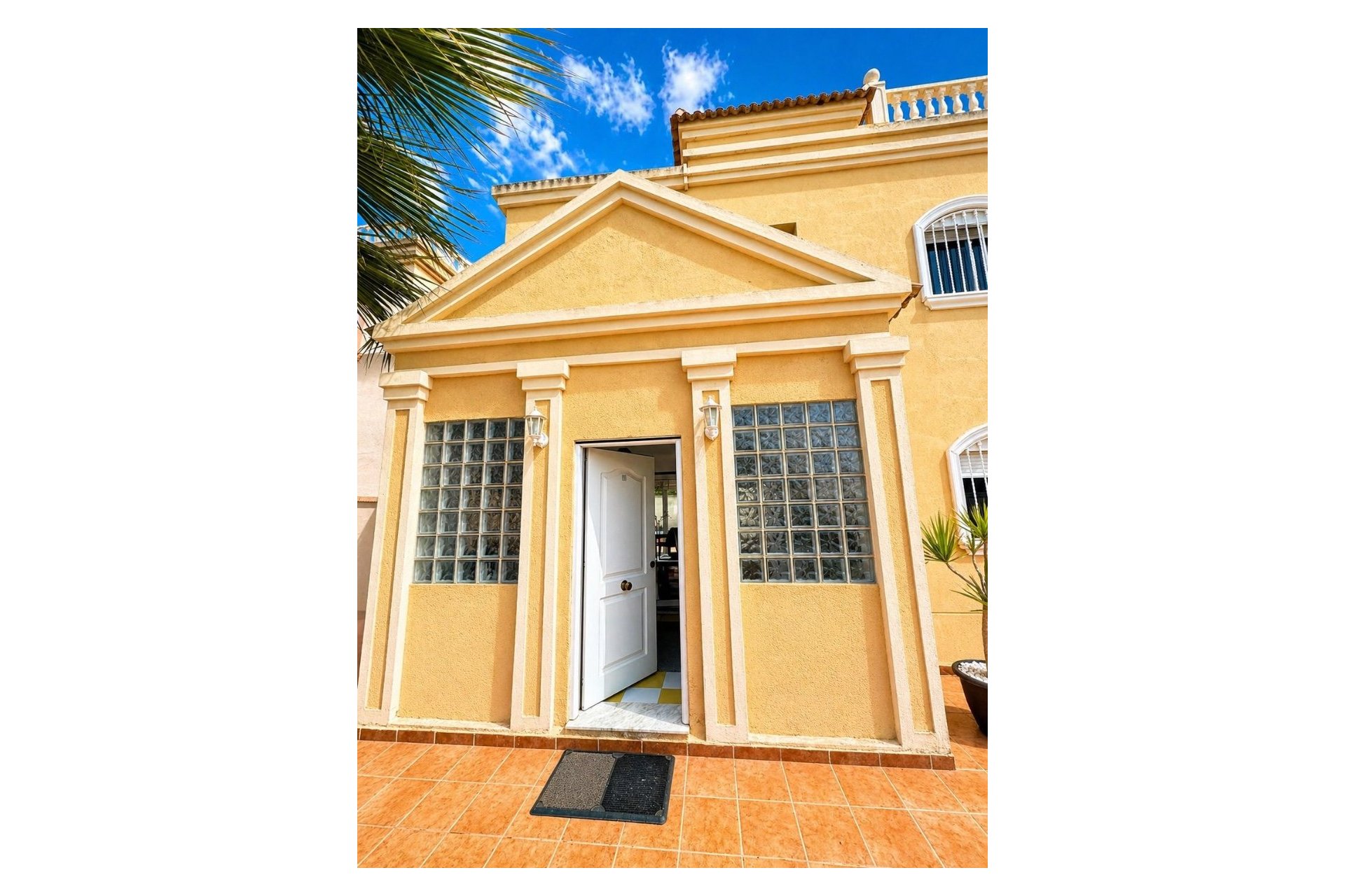 Resale - Villa -
Torrevieja - Costa Blanca
