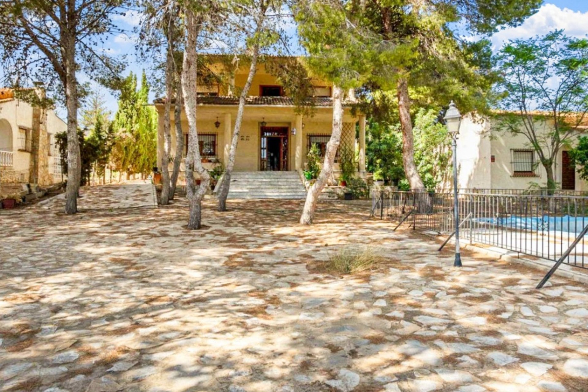 Resale - Villa -
Torrevieja - Costa Blanca