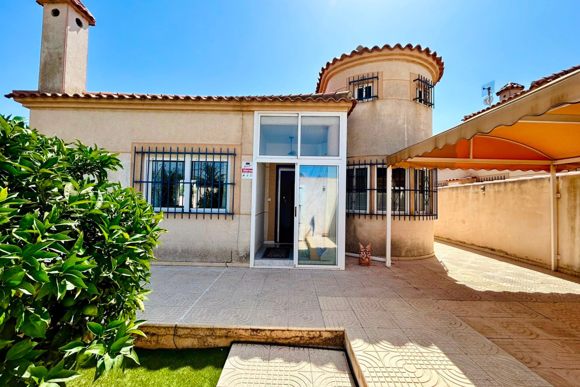 Resale - Villa -
Torrevieja - Costa Blanca