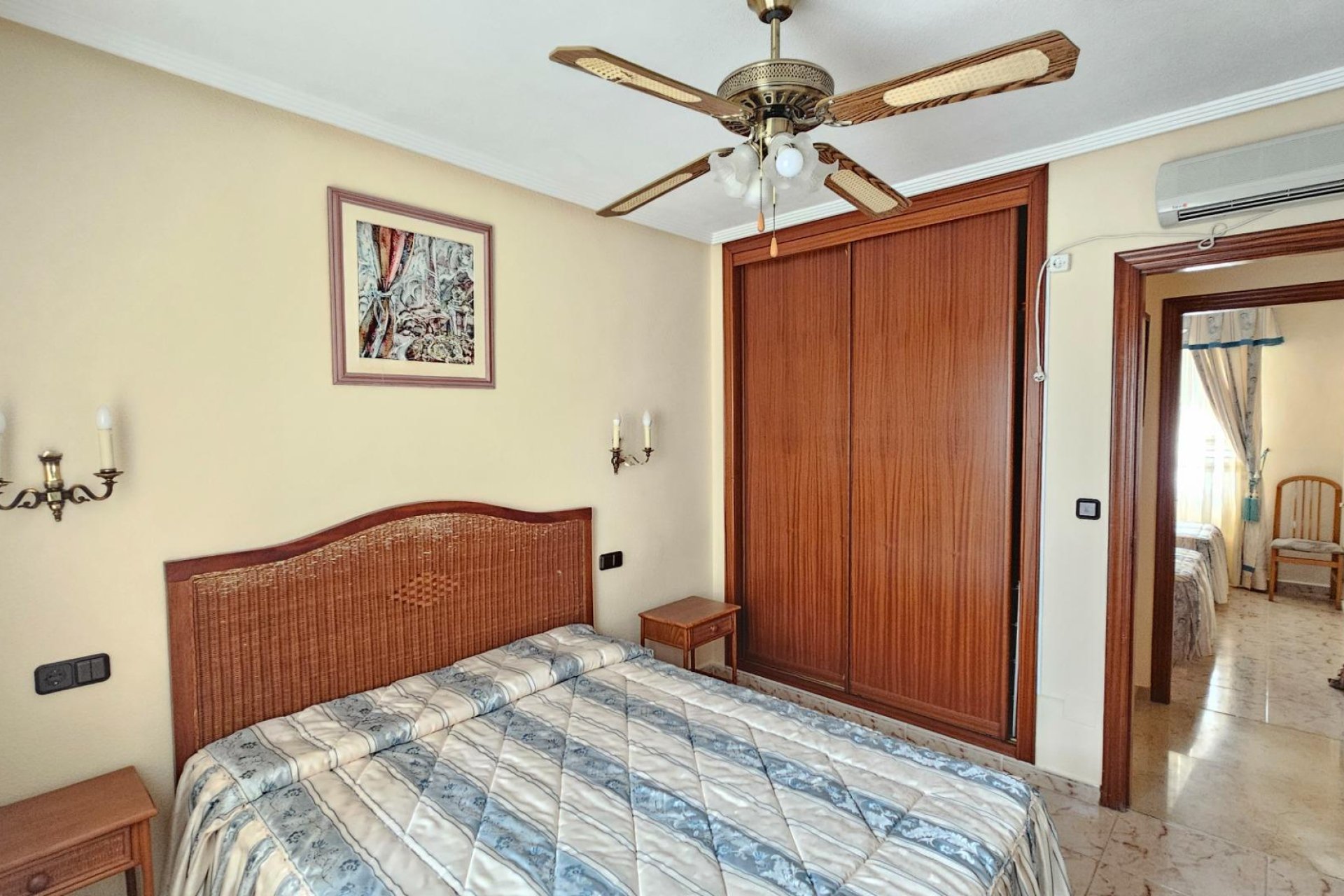 Resale - Villa -
Torrevieja - El Chaparral