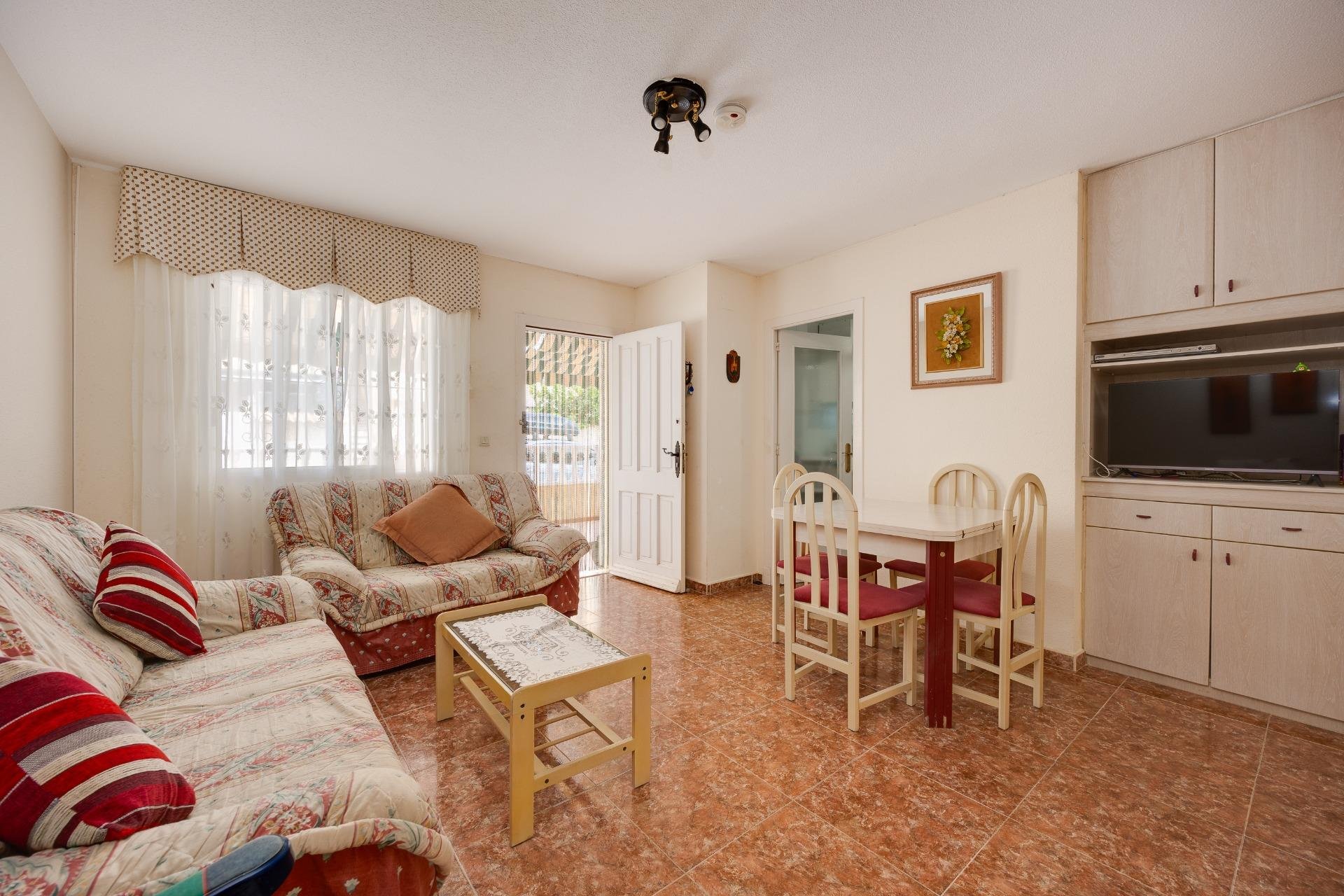 Resale - Villa -
Torrevieja - El Limonar