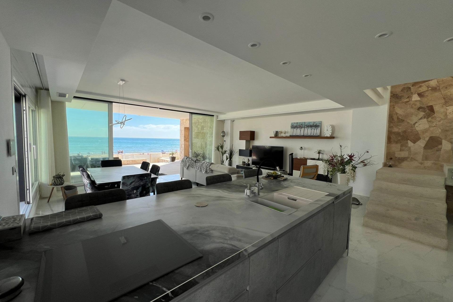 Resale - Villa -
Torrevieja - La Mata