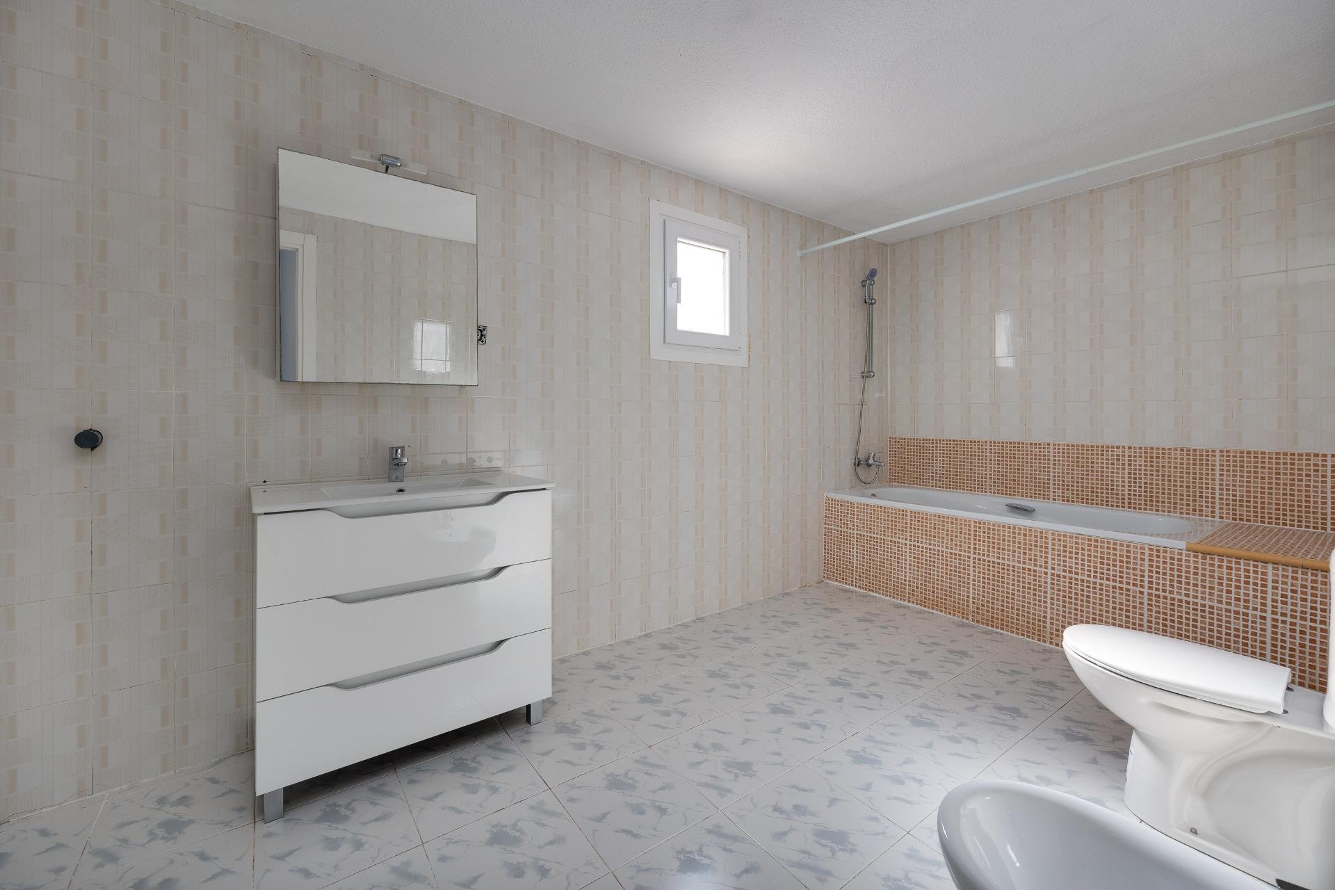 Resale - Villa -
Torrevieja - La Siesta - El Salado - Torreta