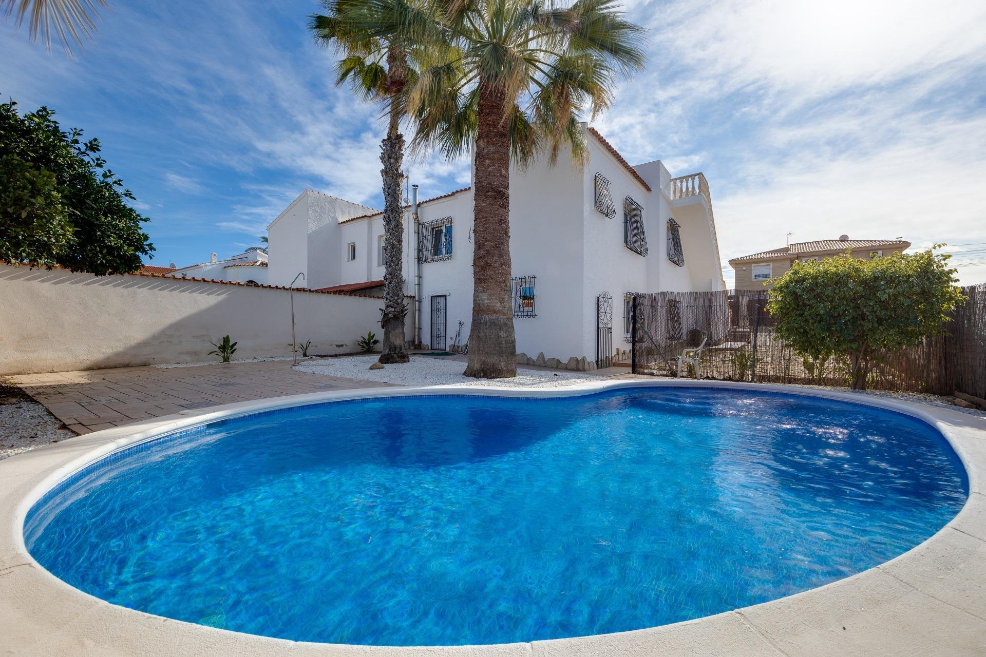 Resale - Villa -
Torrevieja - La Siesta - El Salado - Torreta