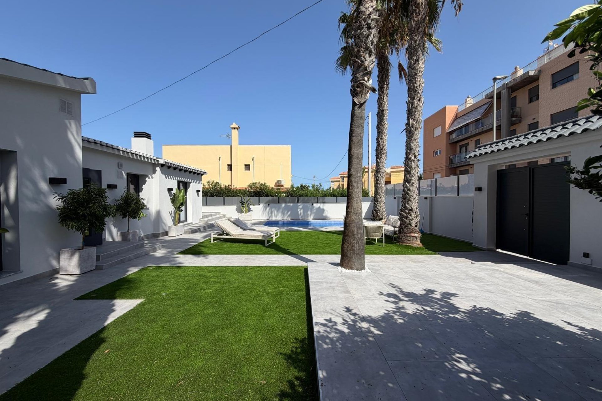 Resale - Villa -
Torrevieja - Punta Prima
