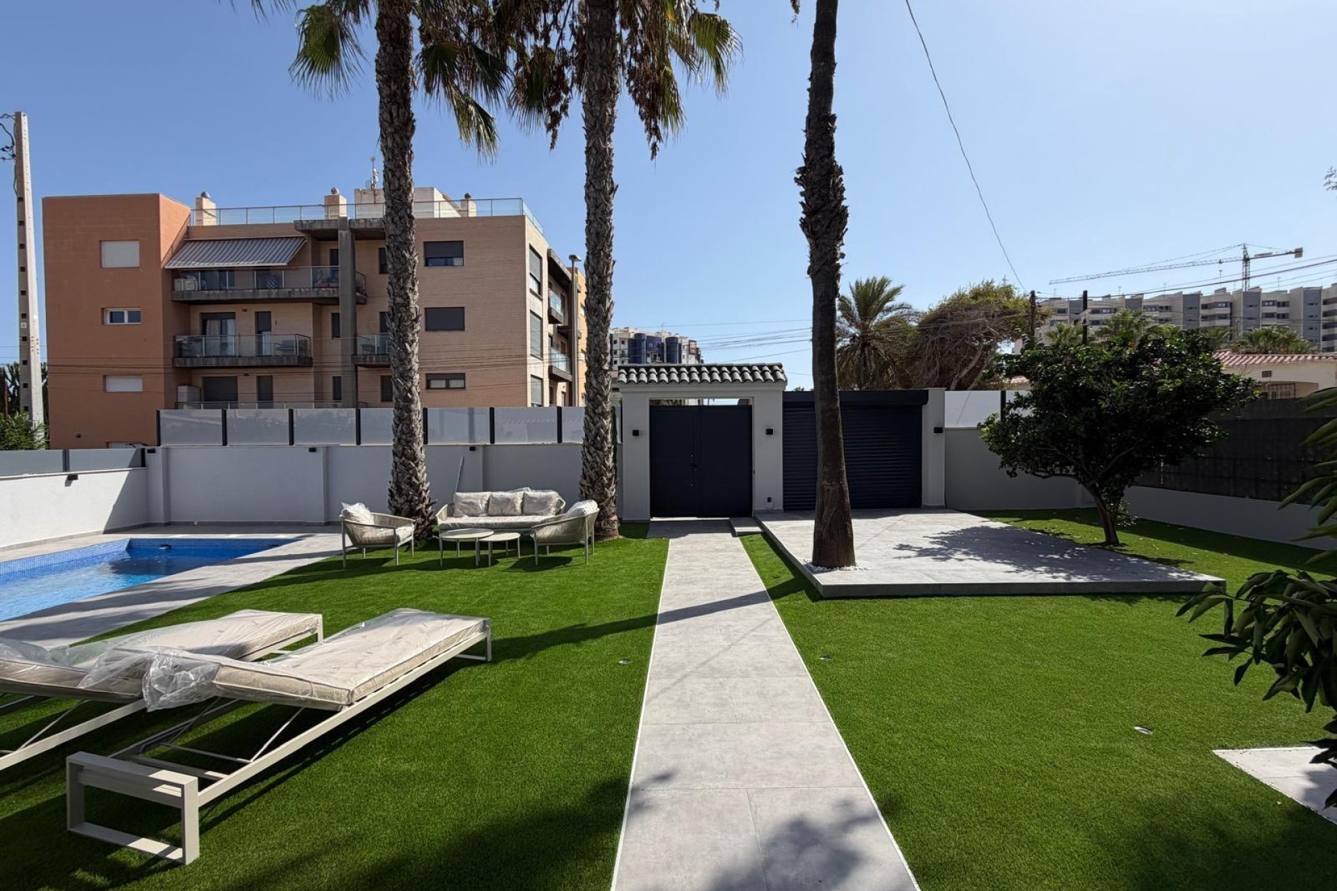 Resale - Villa -
Torrevieja - Punta Prima