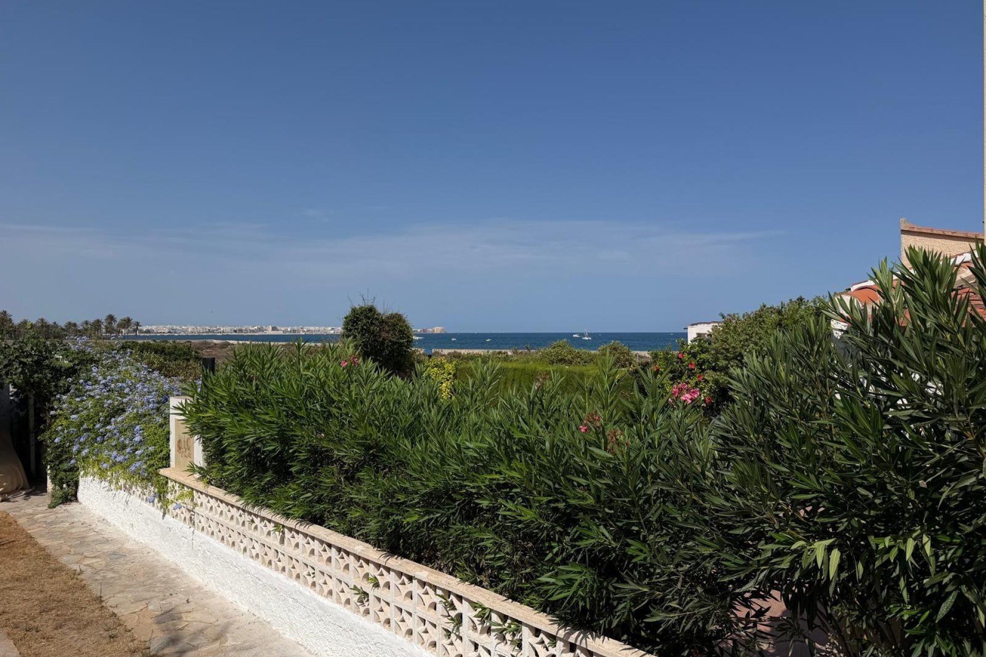 Resale - Villa -
Torrevieja - Punta Prima