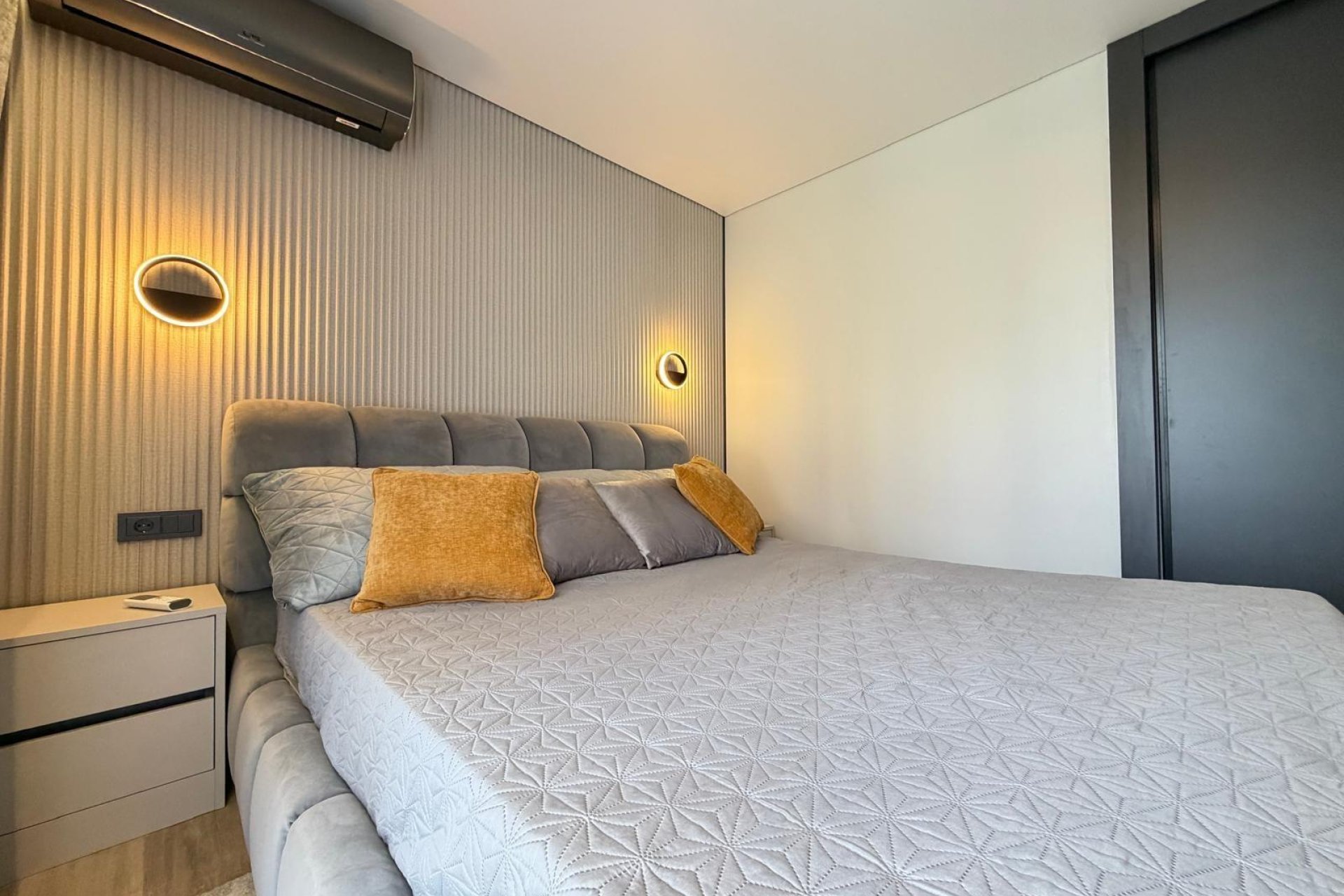 Resale - Villa -
Torrevieja - Punta Prima