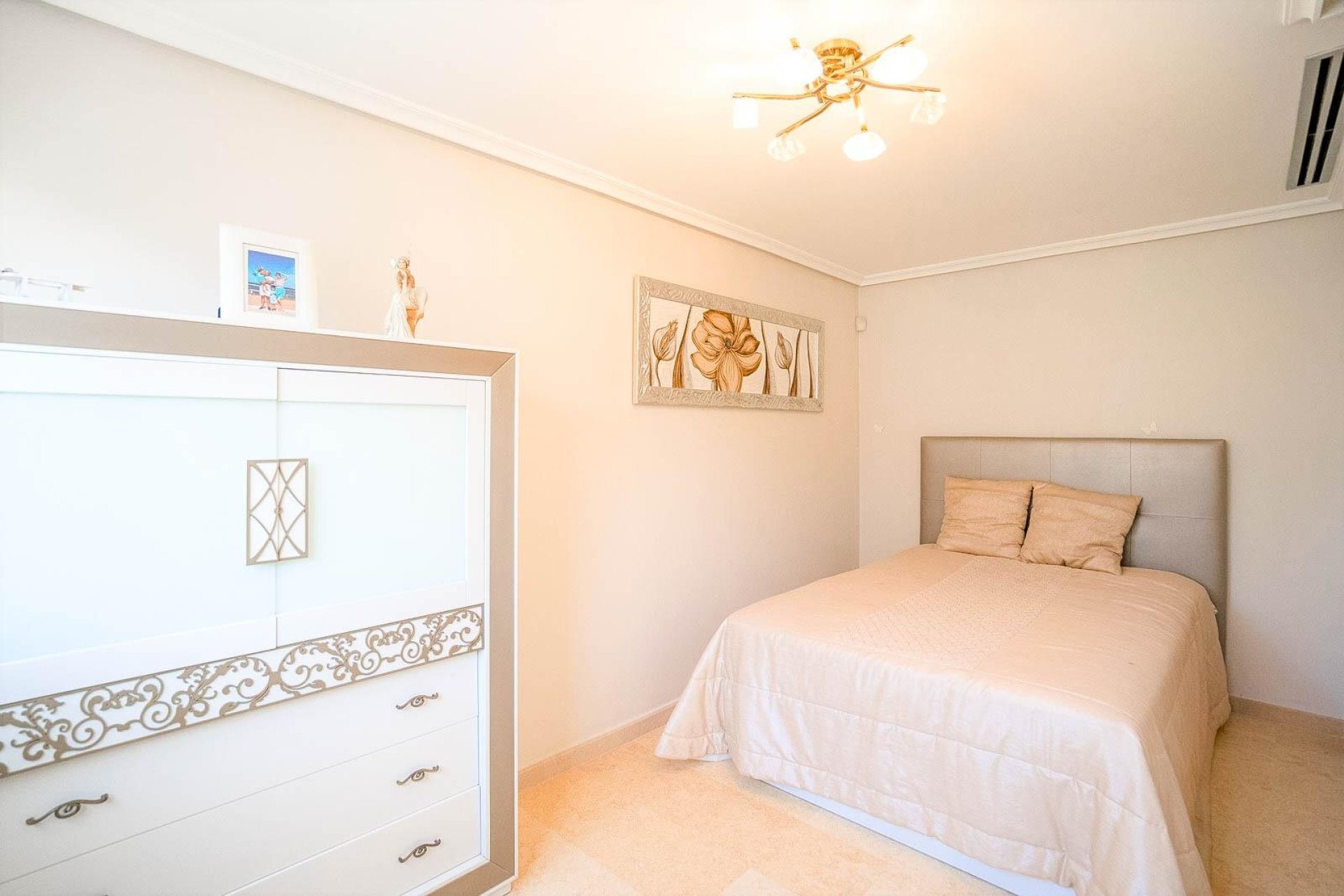 Resale - Villa -
Torrevieja - Torre La Mata