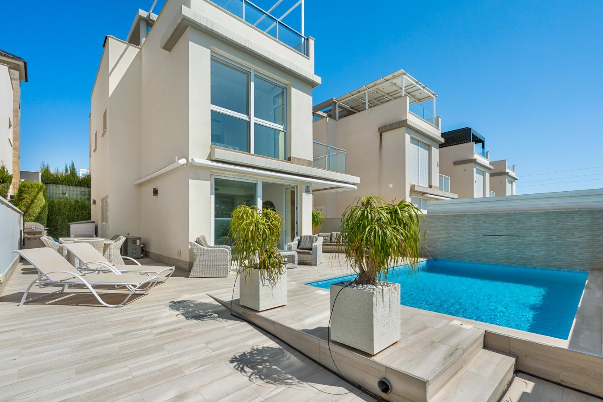 Resale - Villa -
Torrevieja
