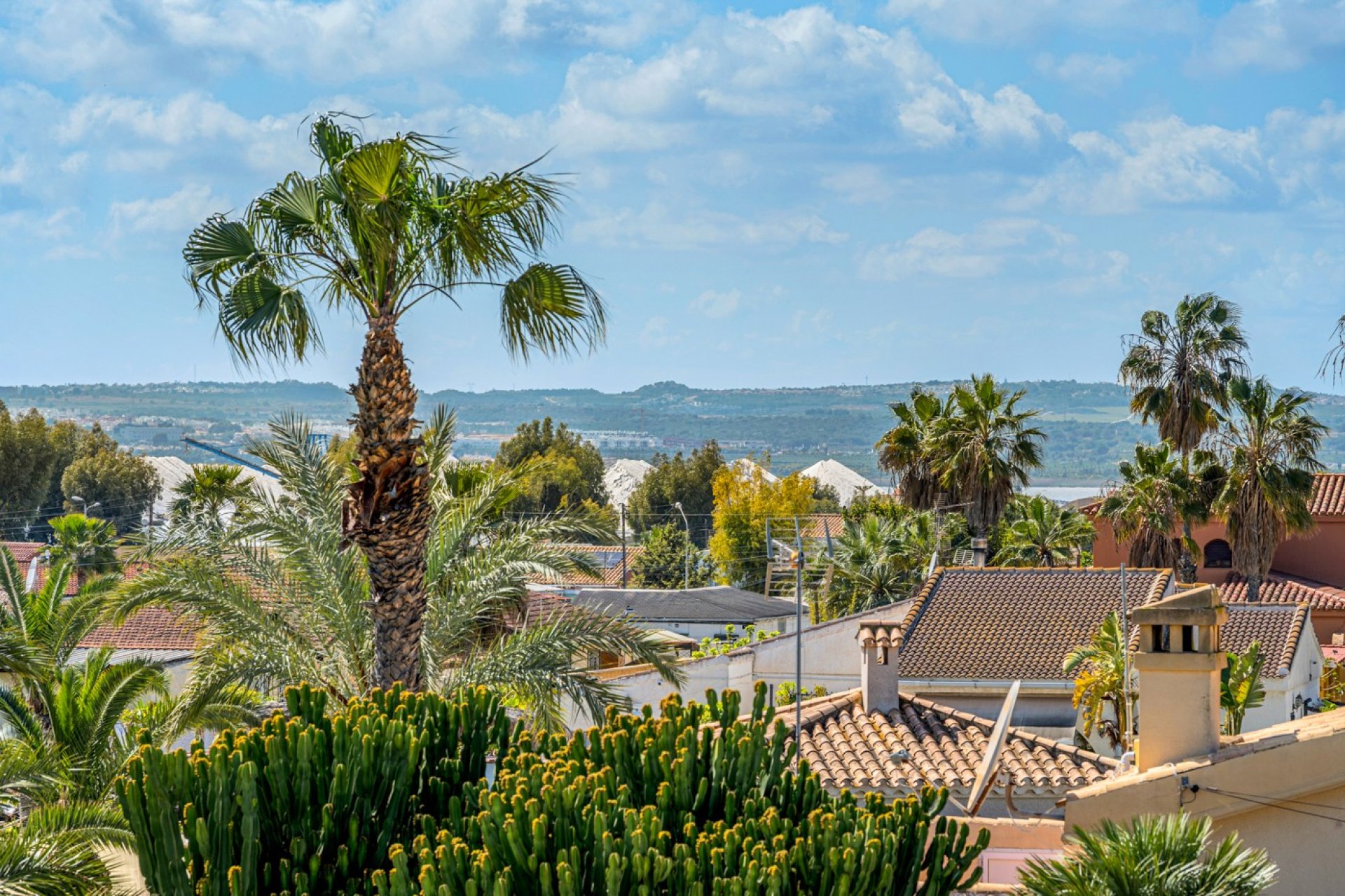 Resale - Villa -
Torrevieja