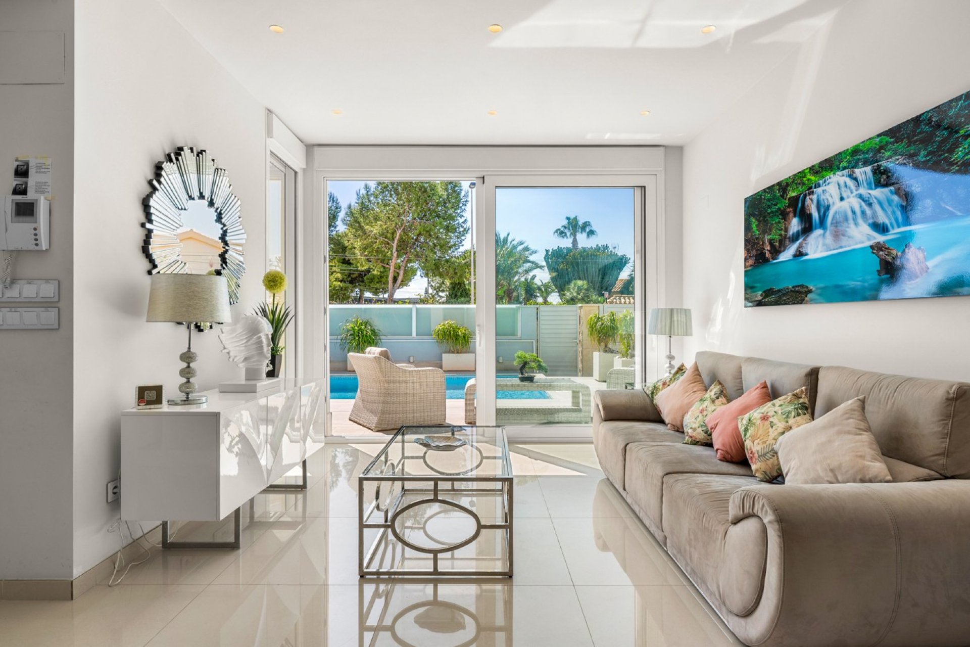 Resale - Villa -
Torrevieja