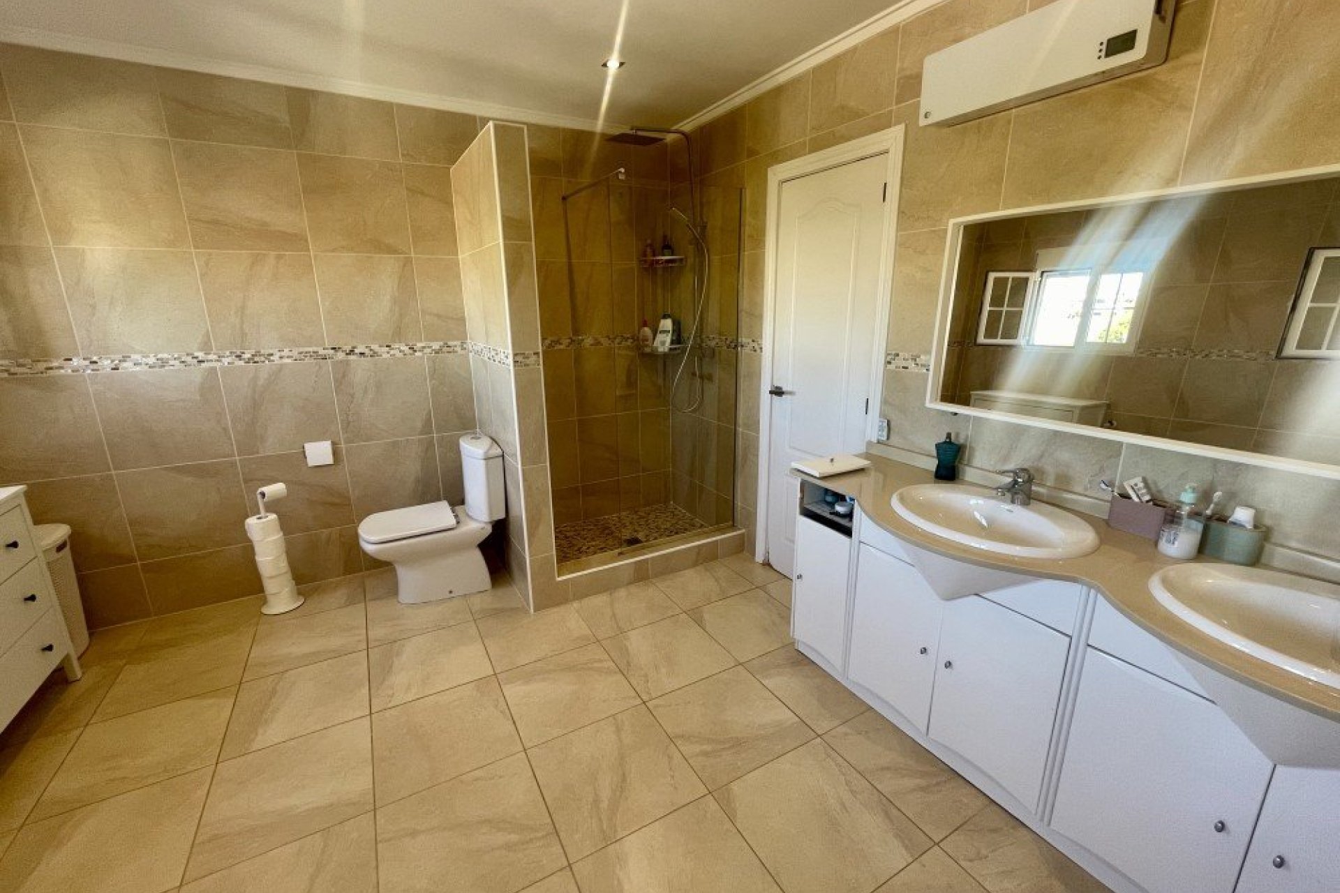 Resale - Villa -
Urb. La Marina - Inland
