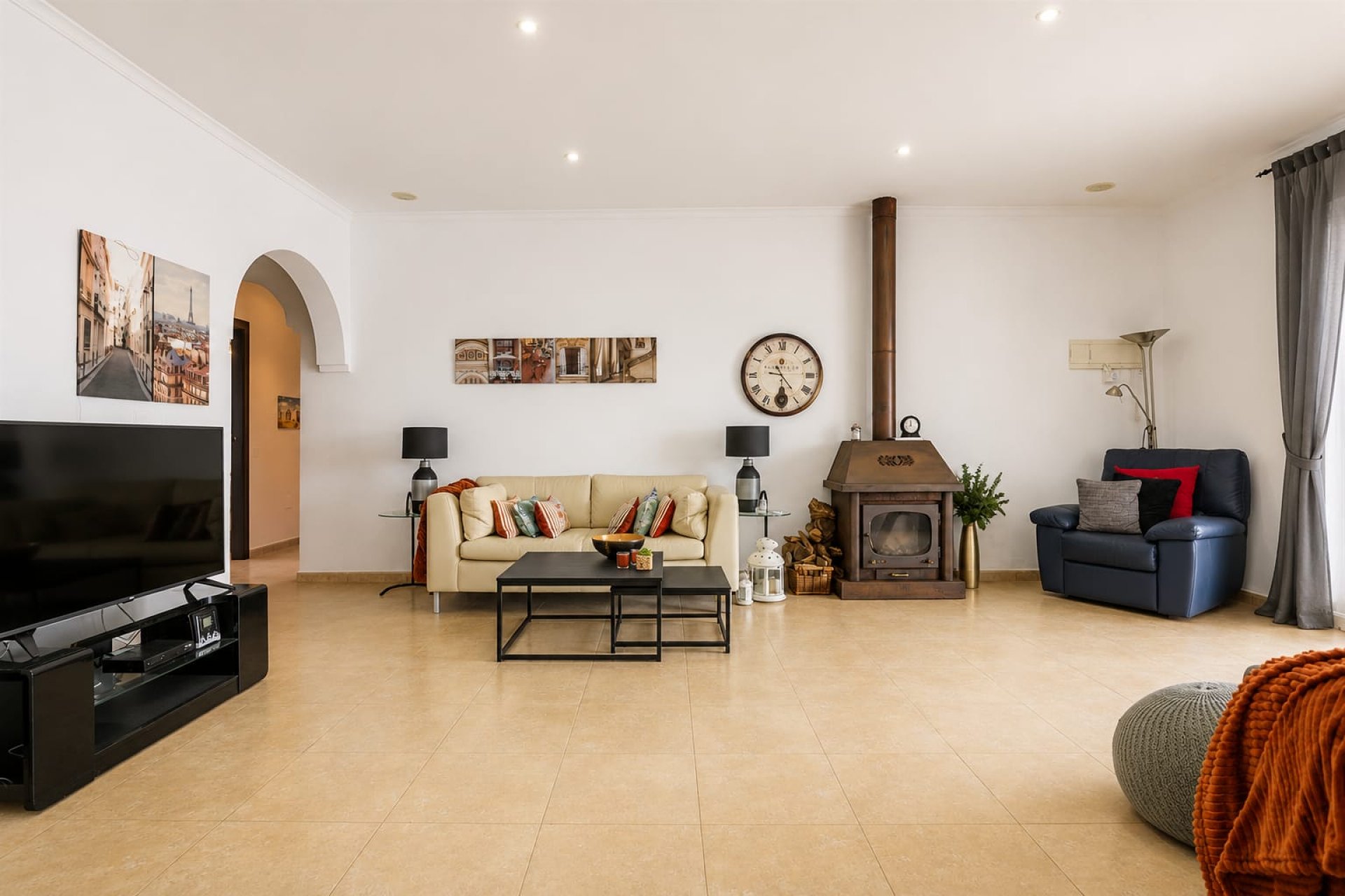 Resale - Villa -
Valle Del Sol - Inland