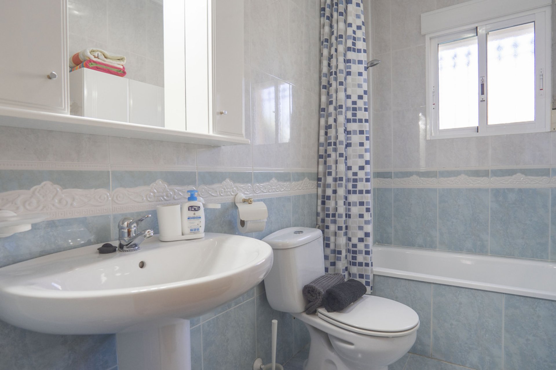 Resale - Villa -
Villamartin - Costa Blanca