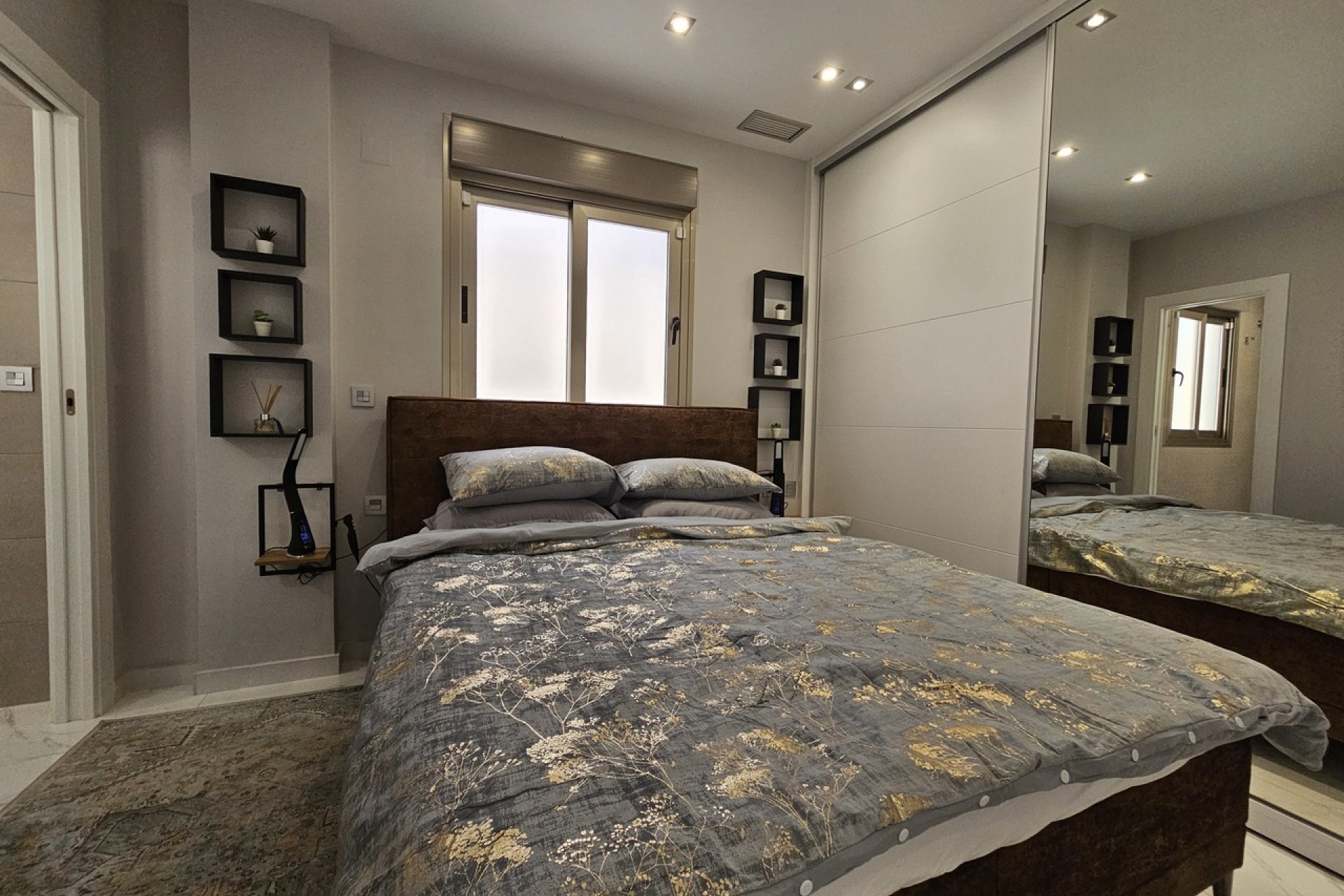 Resale - Villa -
Villamartin - Costa Blanca