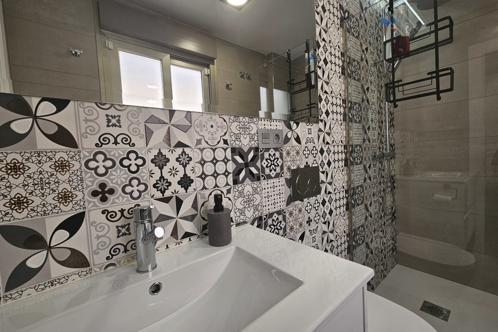 Resale - Villa -
Villamartin - Costa Blanca