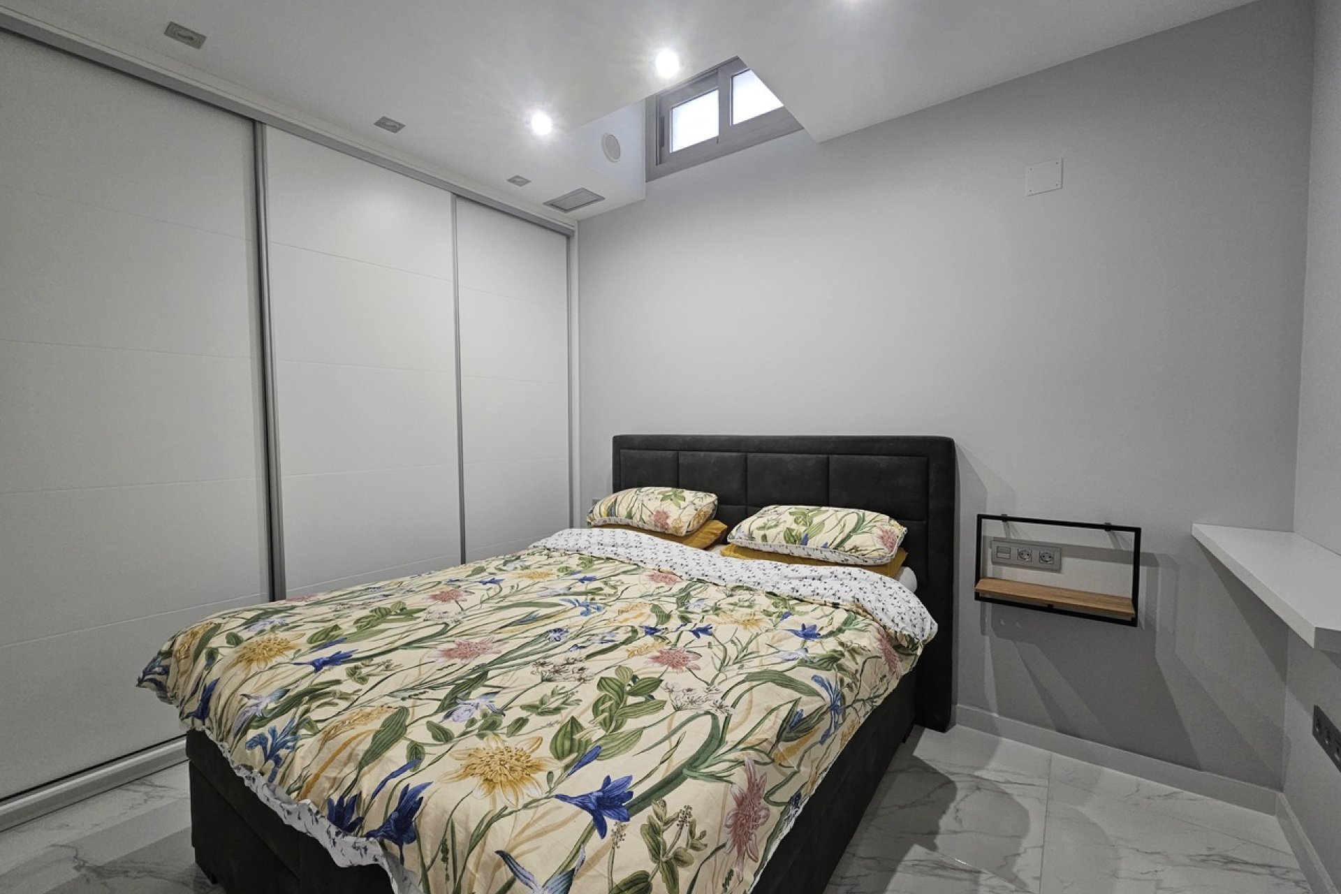 Resale - Villa -
Villamartin - Costa Blanca