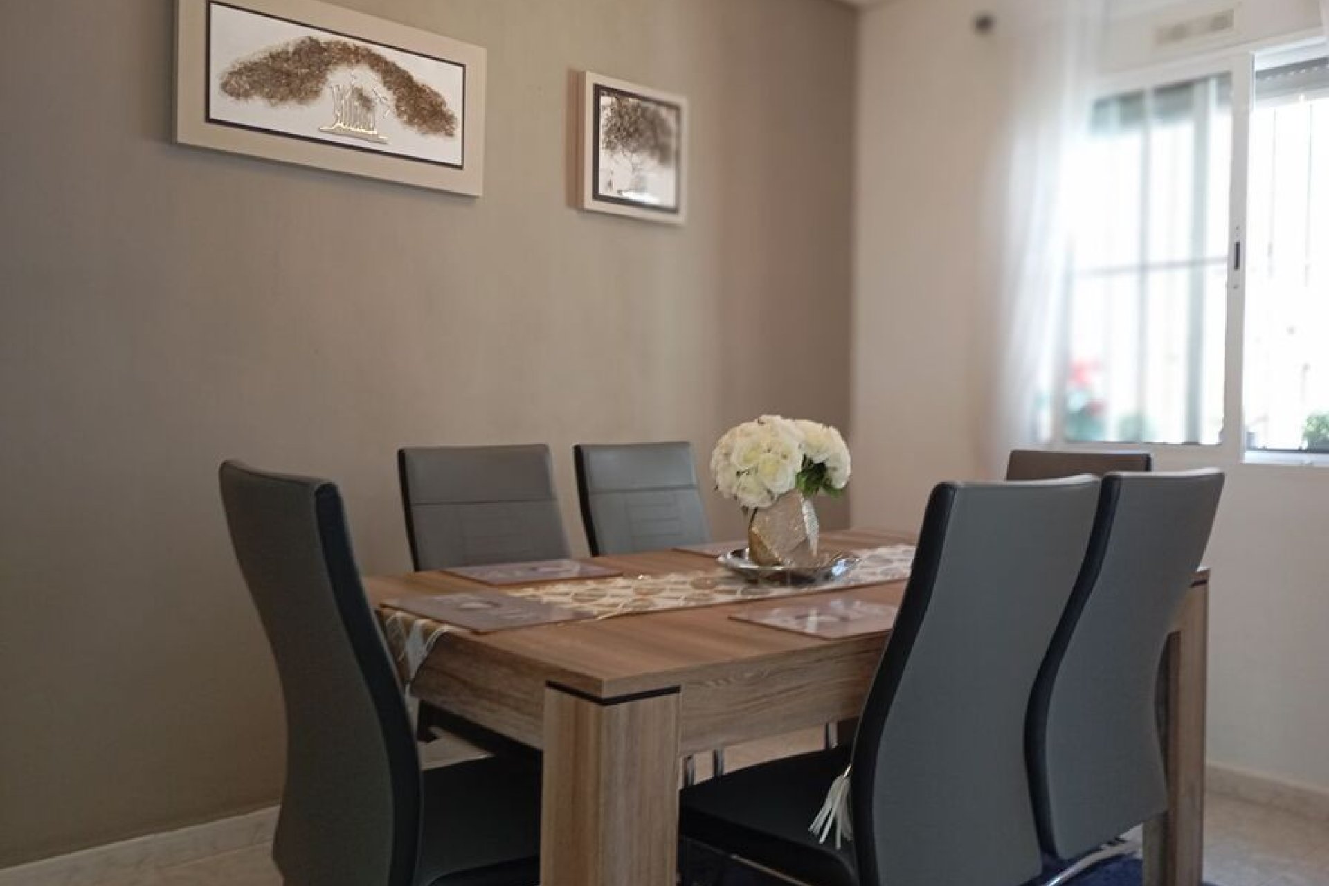 Resale - Villa -
Villamartin - Costa Blanca