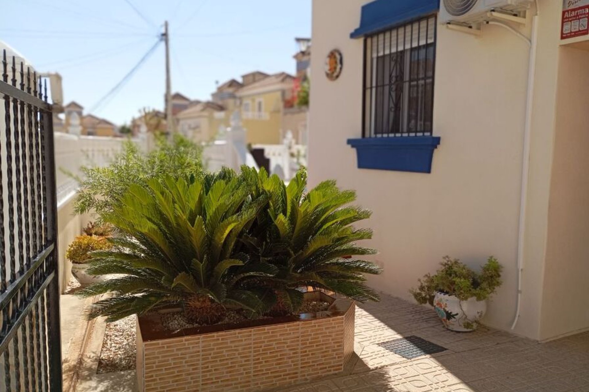 Resale - Villa -
Villamartin - Costa Blanca