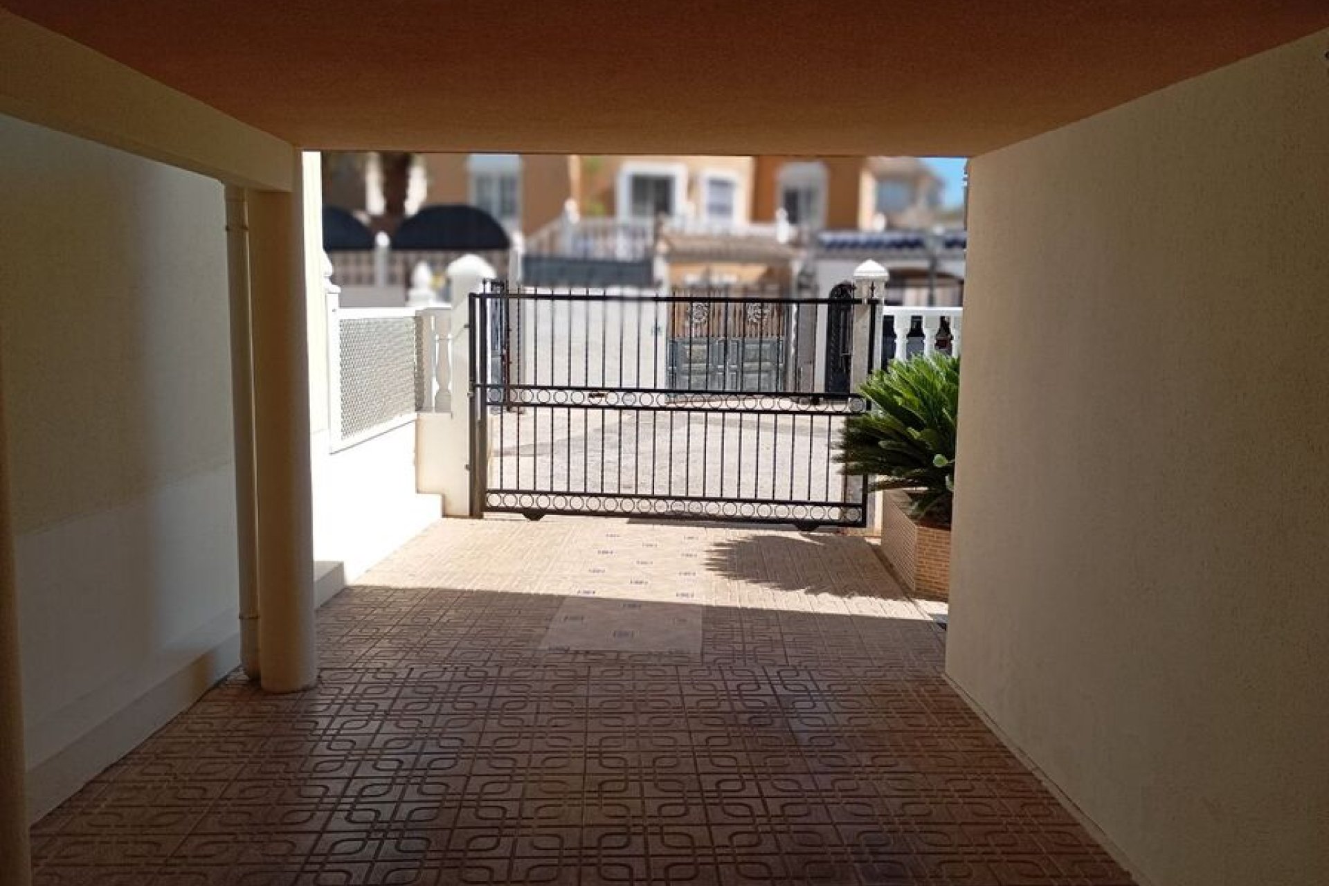 Resale - Villa -
Villamartin - Costa Blanca