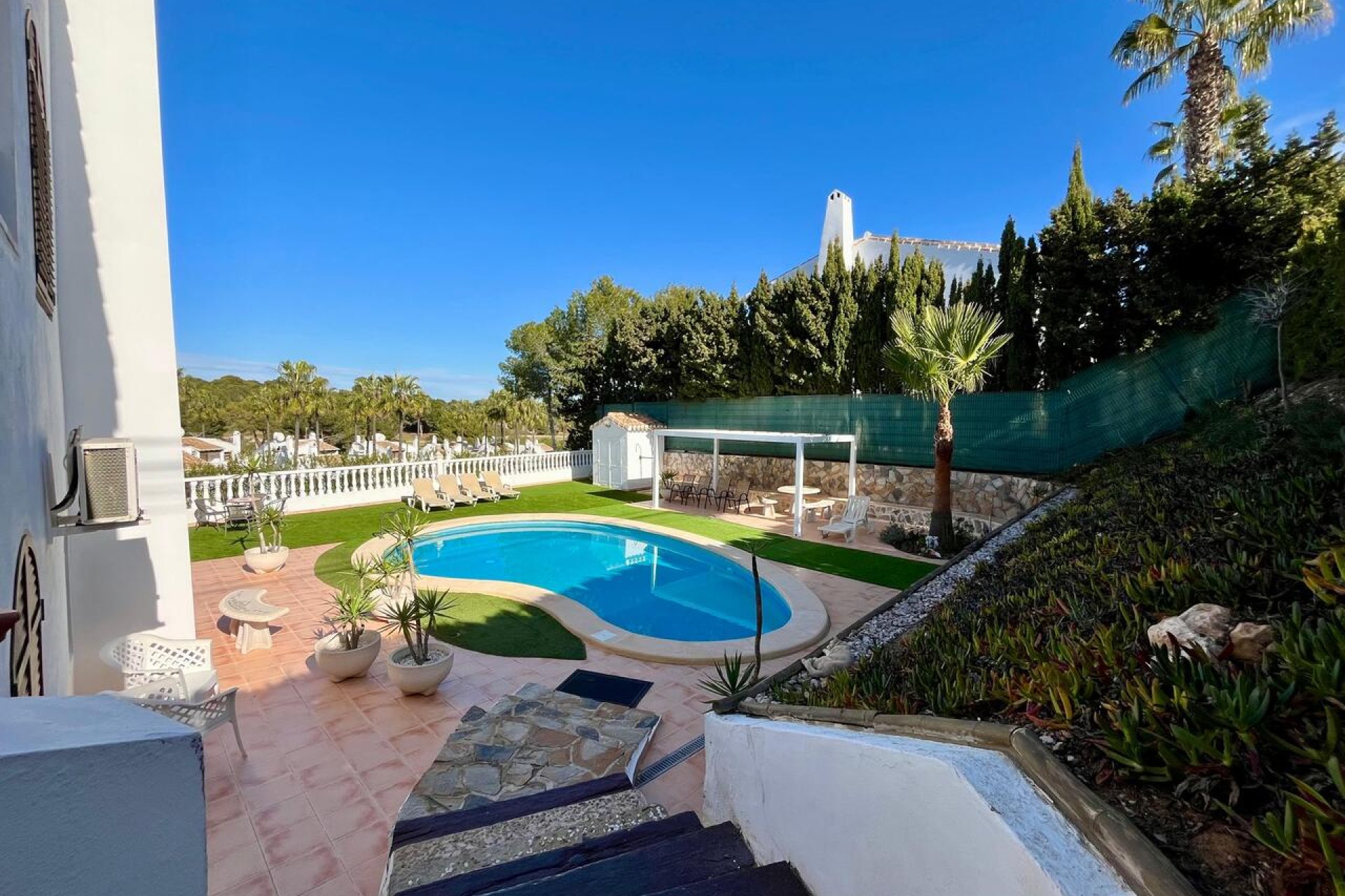 Resale - Villa -
Villamartin - Costa Blanca