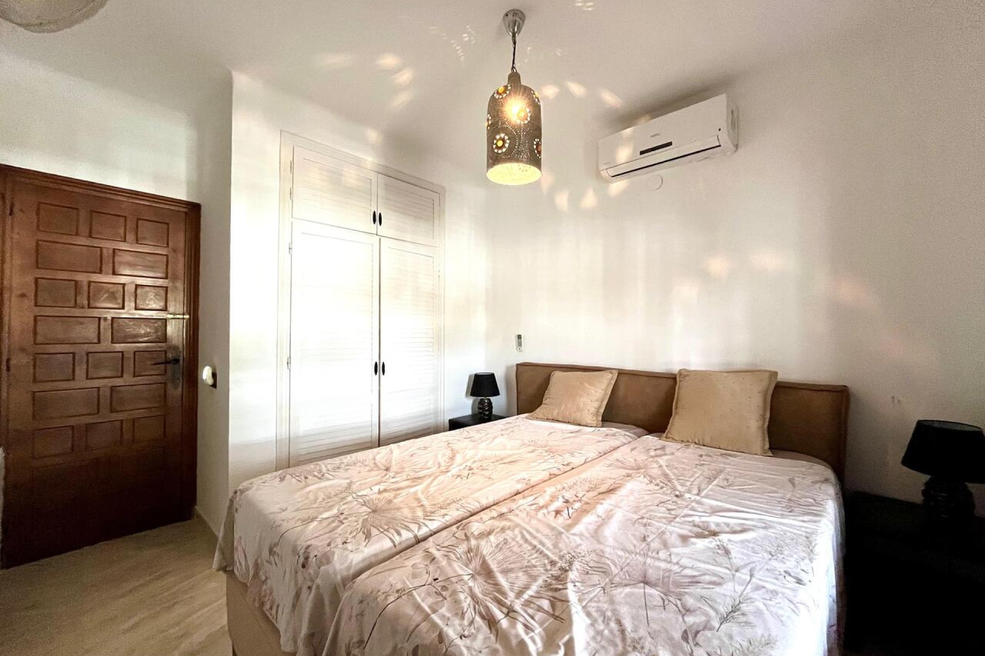 Resale - Villa -
Villamartin - Costa Blanca