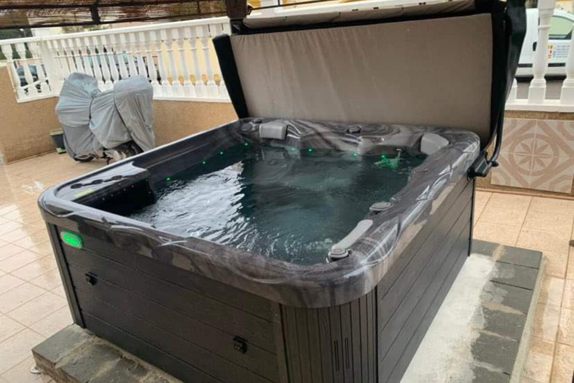 Resale - Villa -
Villamartin - Costa Blanca