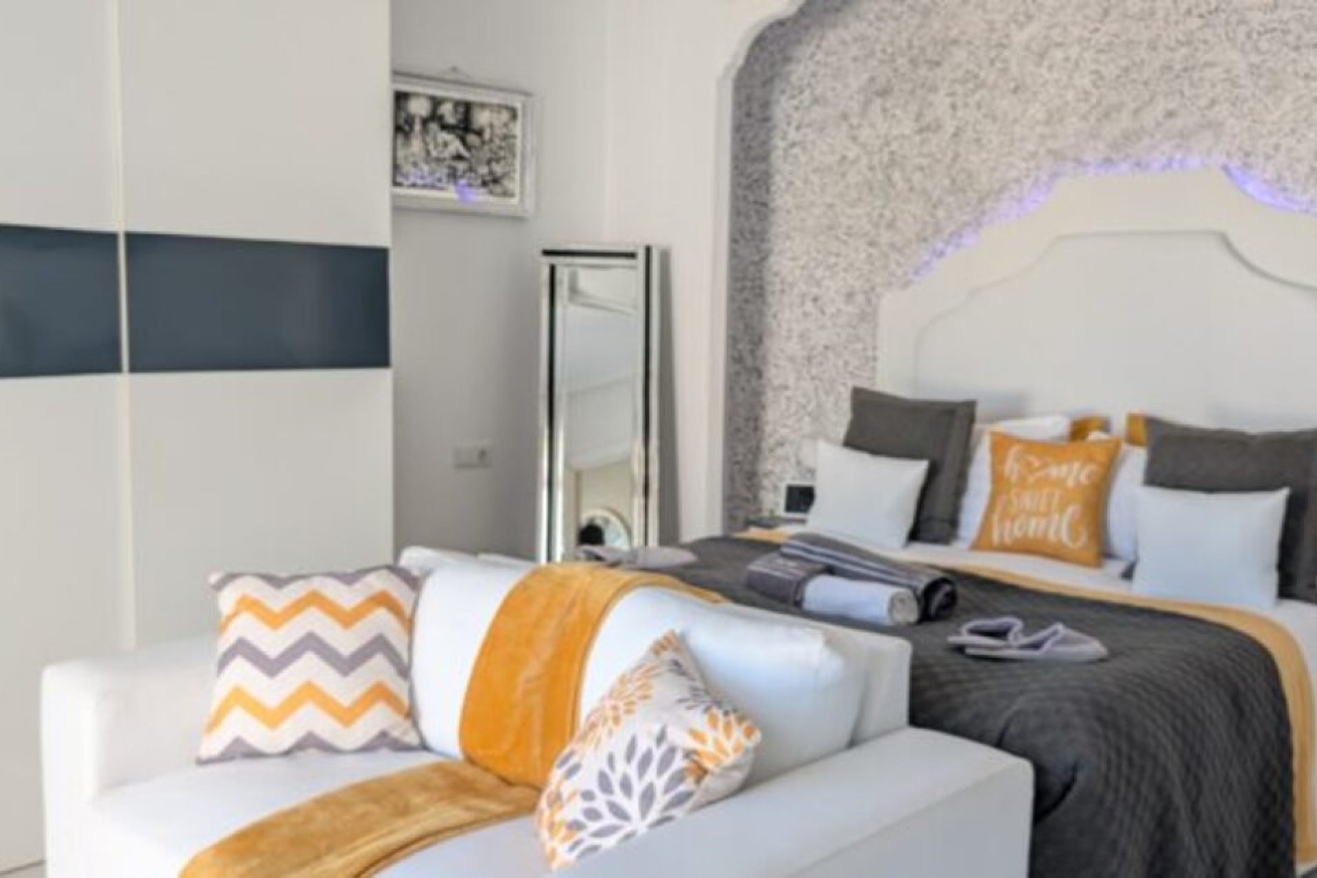 Resale - Villa -
Villamartin - Costa Blanca