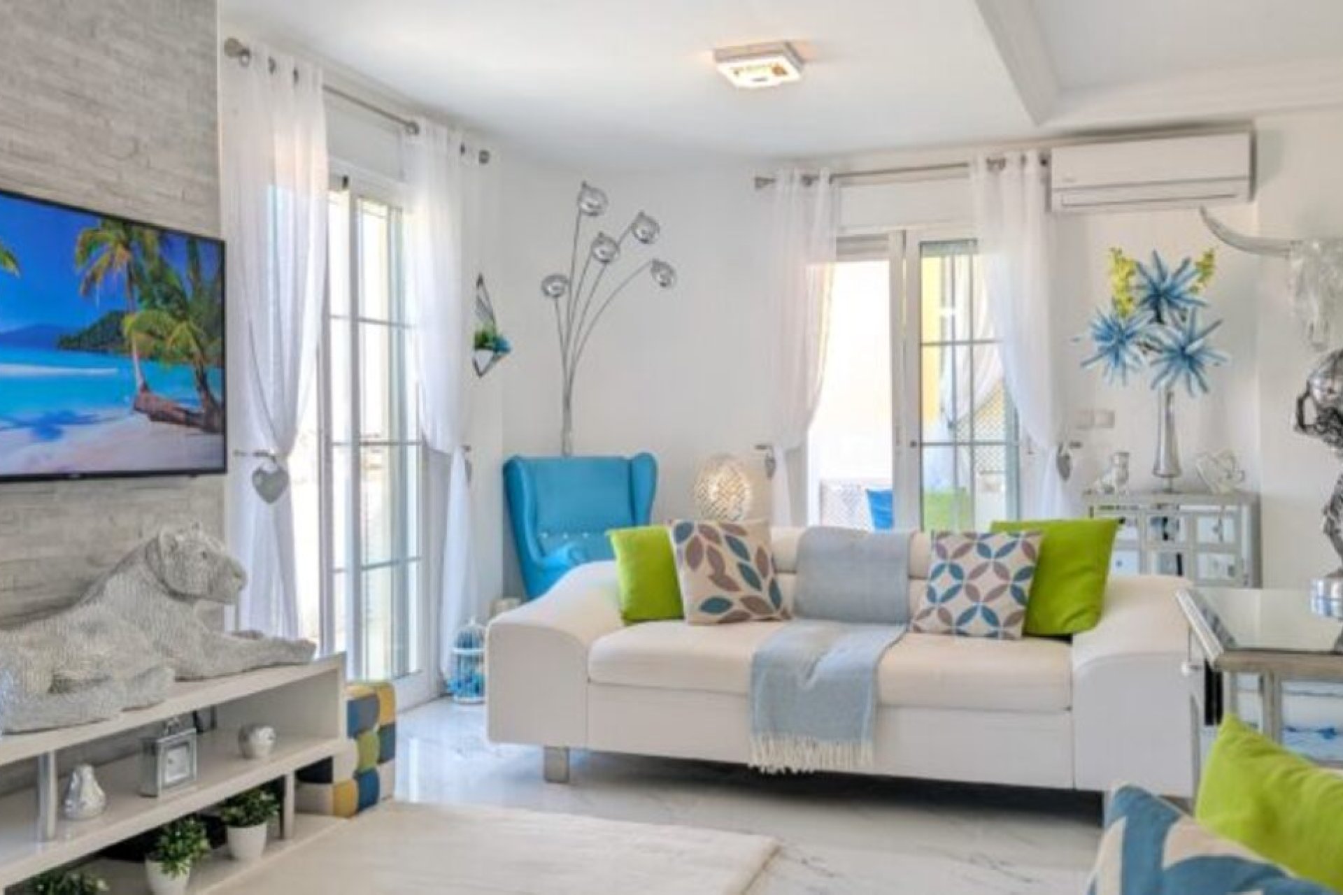 Resale - Villa -
Villamartin - Costa Blanca