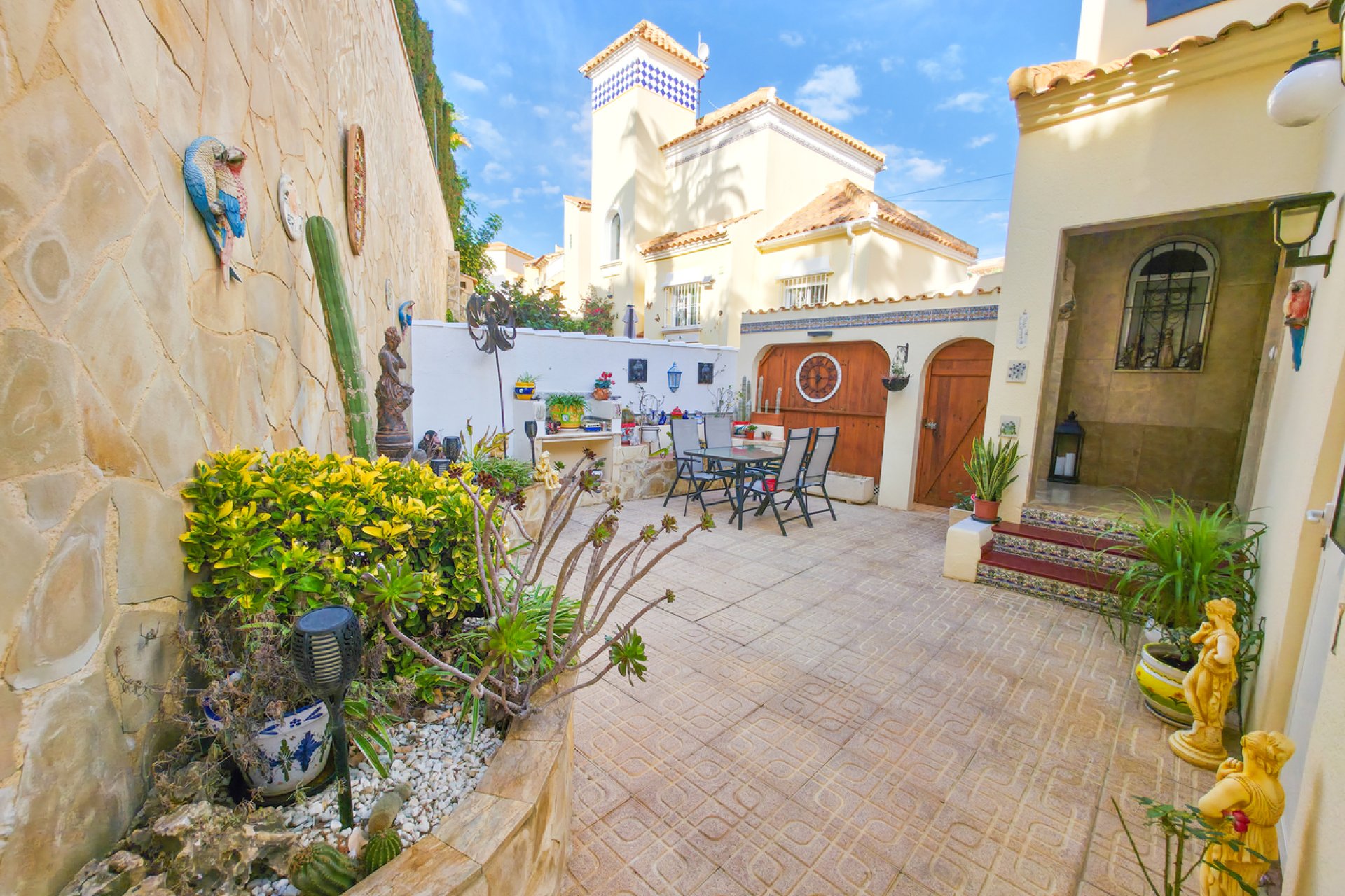 Resale - Villa -
Villamartin - Costa Blanca