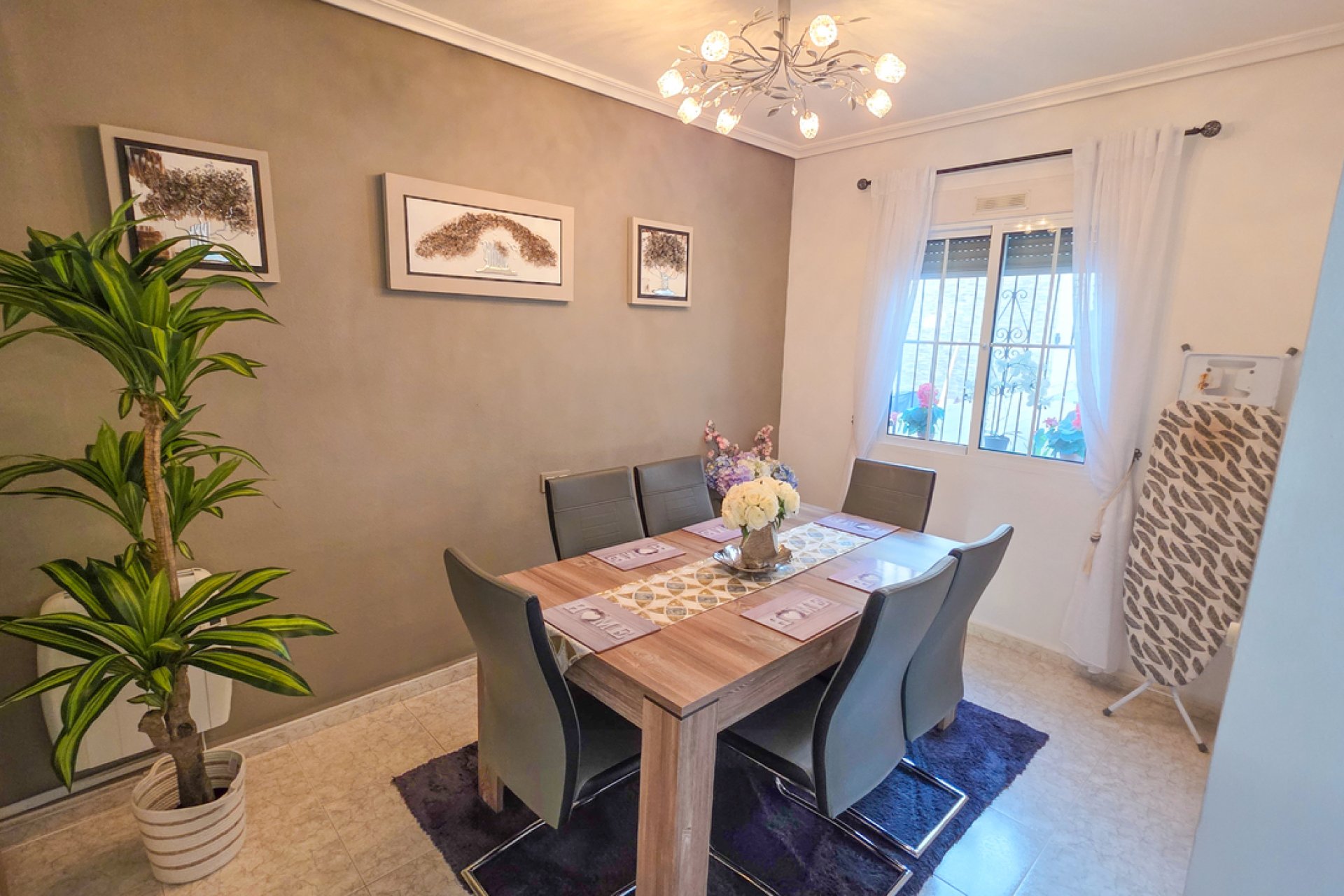 Resale - Villa -
Villamartin - Costa Blanca