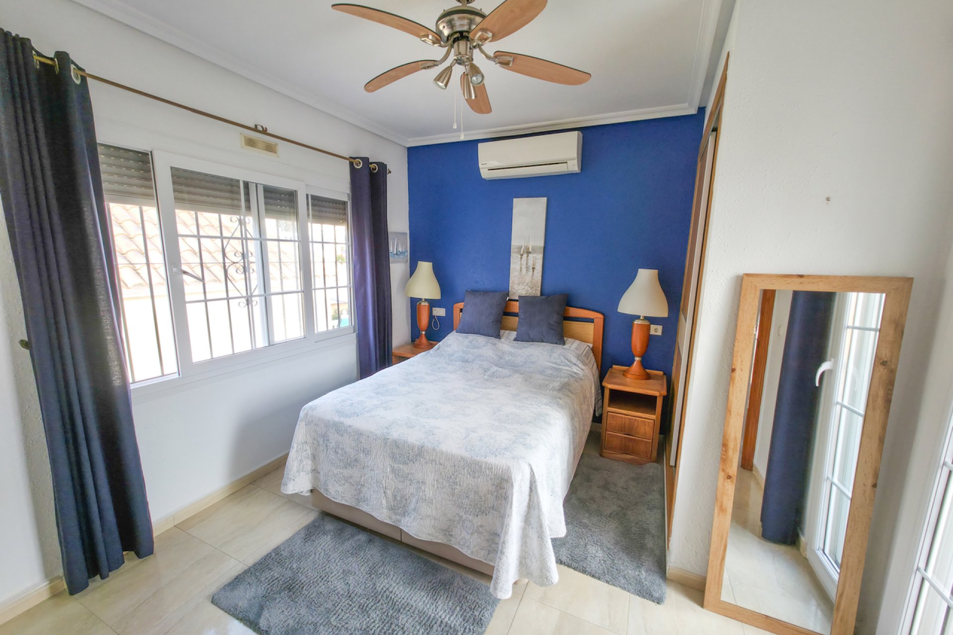 Resale - Villa -
Villamartin - Costa Blanca